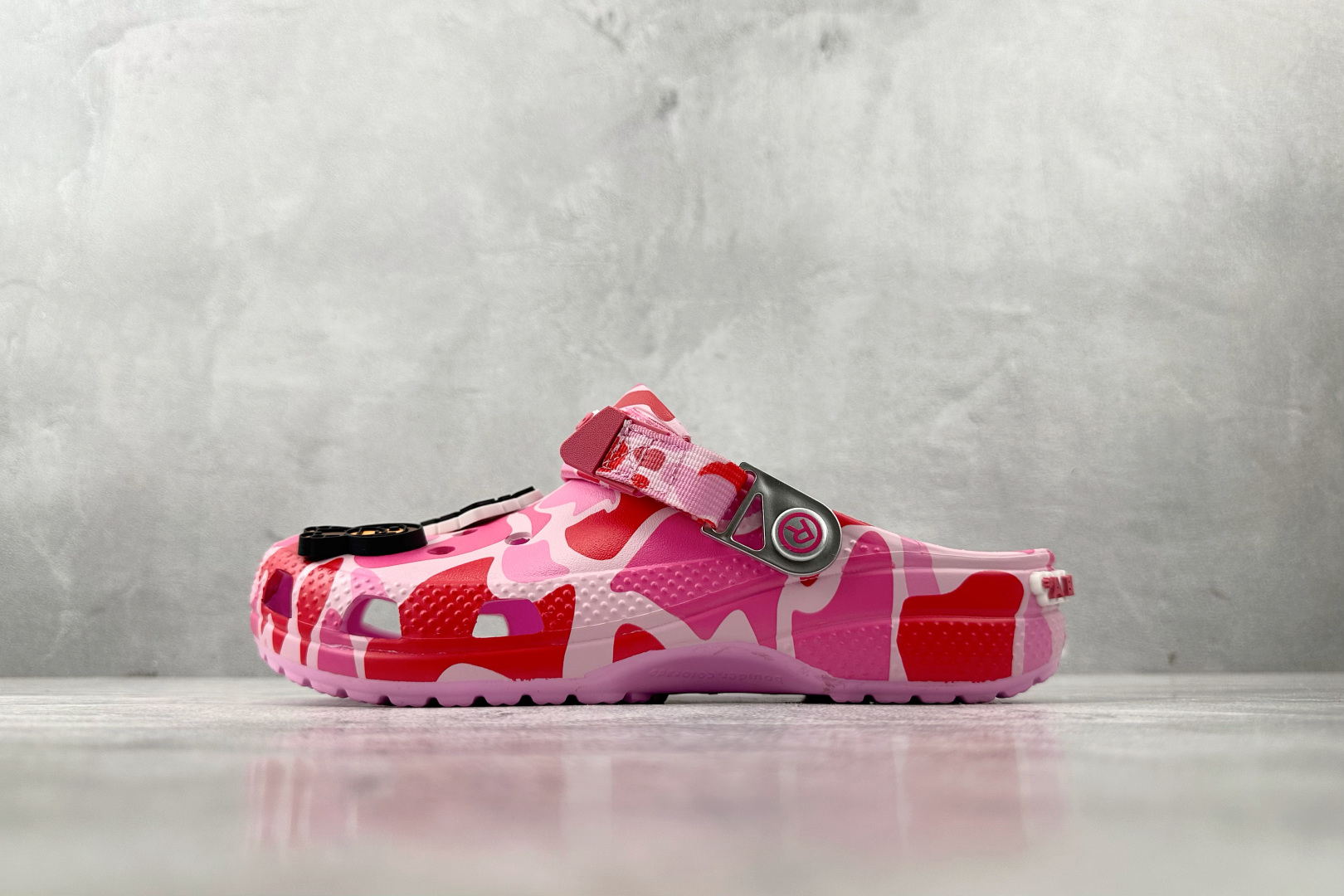 Bape x Crocs卡骆驰 Classic Cl粉色 1L23-191-903