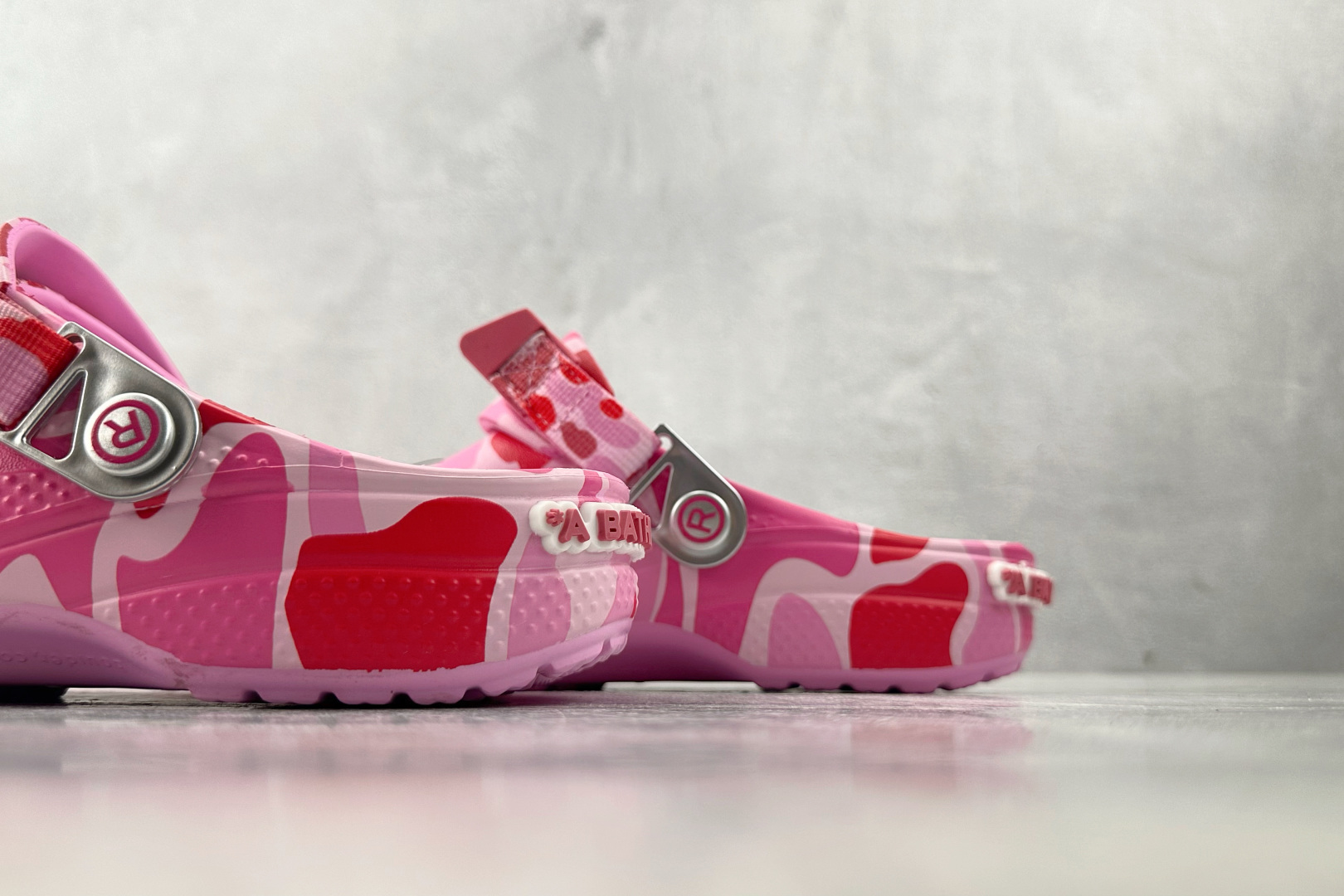 Bape x Crocs卡骆驰 Classic Cl粉色 1L23-191-903