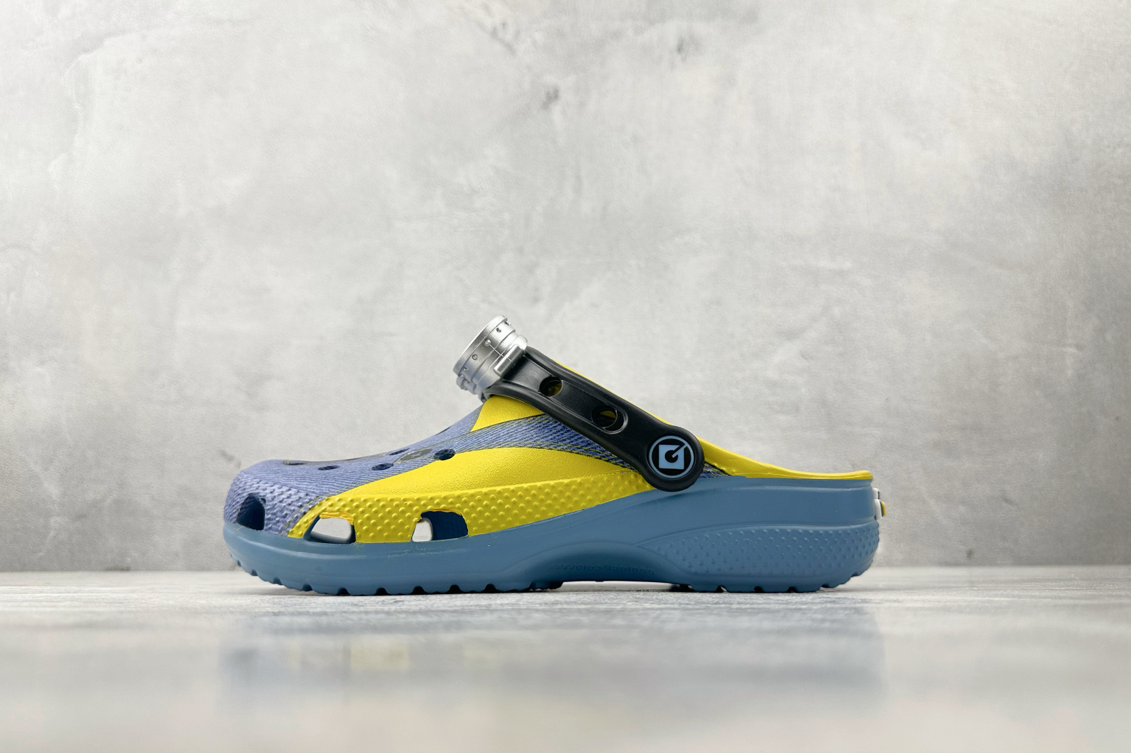 ON 
Crocs卡骆驰 Classic Clog 小黄人限定 蓝黄色

货号：-001
尺码：36 3