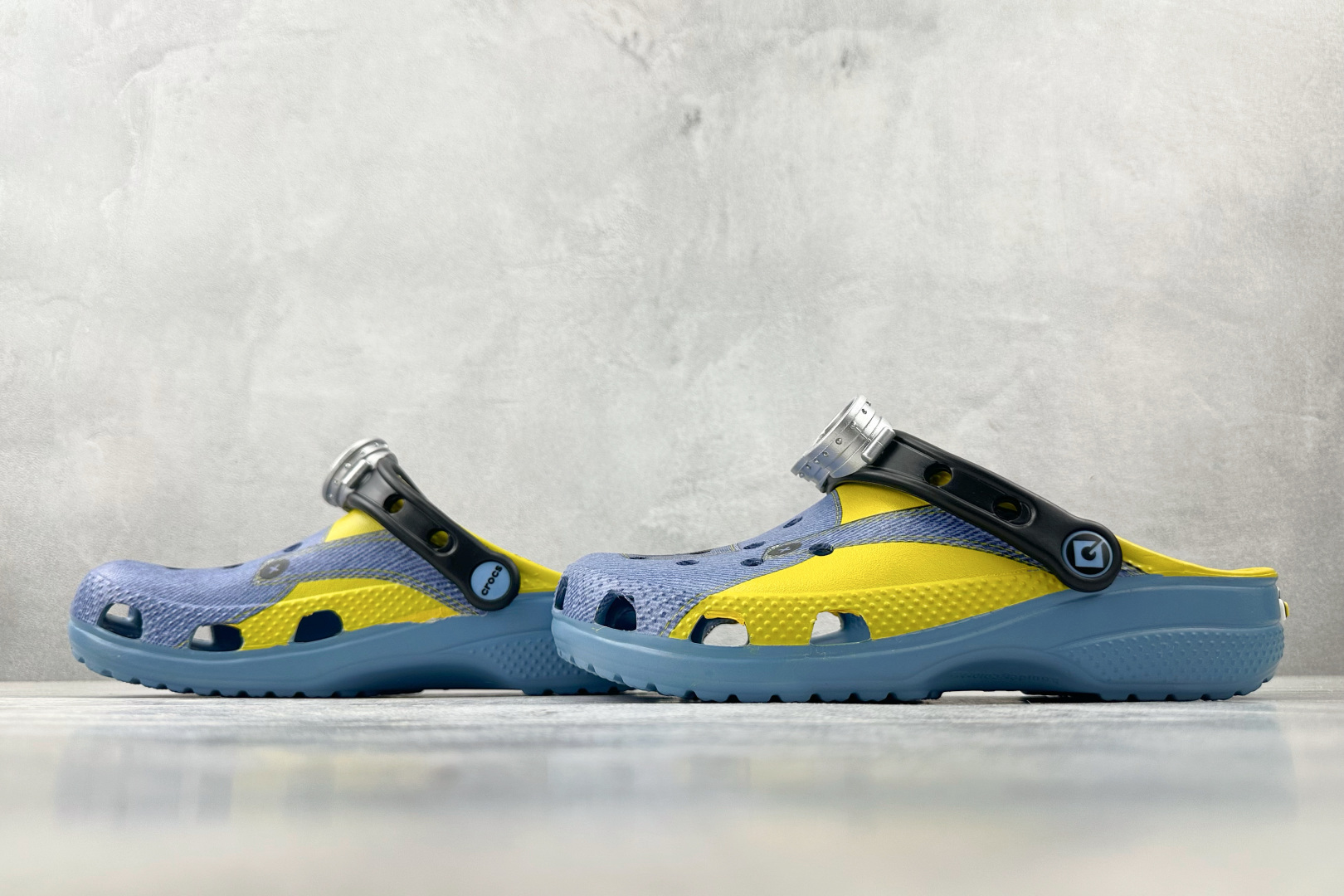 ON 
Crocs卡骆驰 Classic Clog 小黄人限定 蓝黄色

货号：-001
尺码：36 3