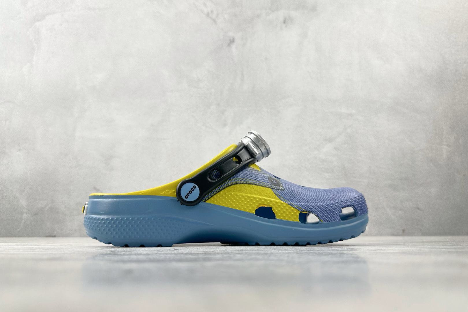 ON 
Crocs卡骆驰 Classic Clog 小黄人限定 蓝黄色

货号：-001
尺码：36 3