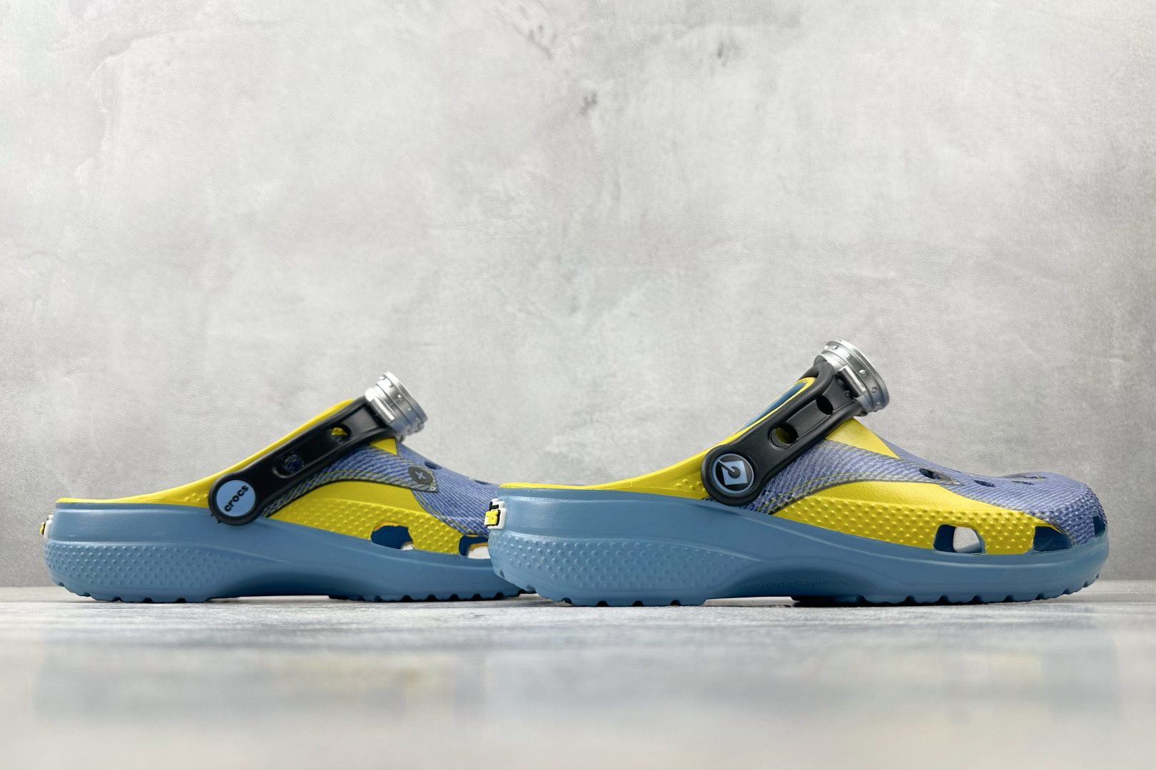 ON 
Crocs卡骆驰 Classic Clog 小黄人限定 蓝黄色

货号：-001
尺码：36 3
