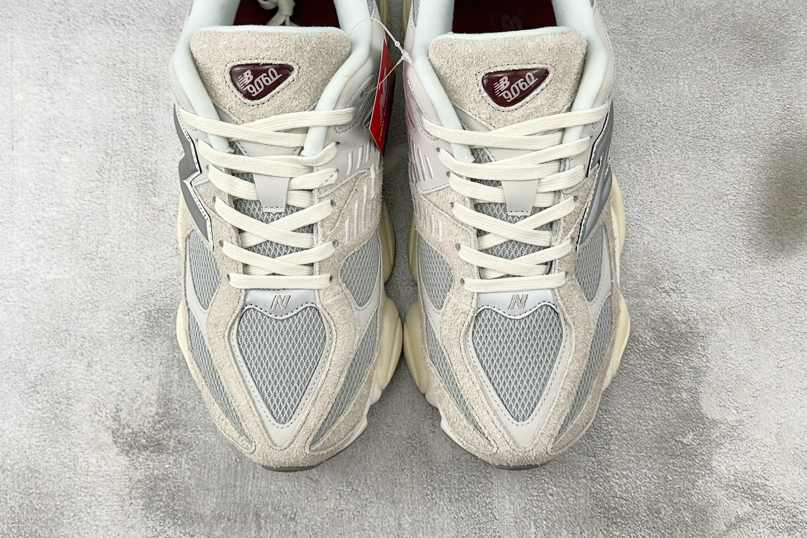AY  
New Balance NB 9060 灰色

货号：U9060LNY
尺码：36 36.5 