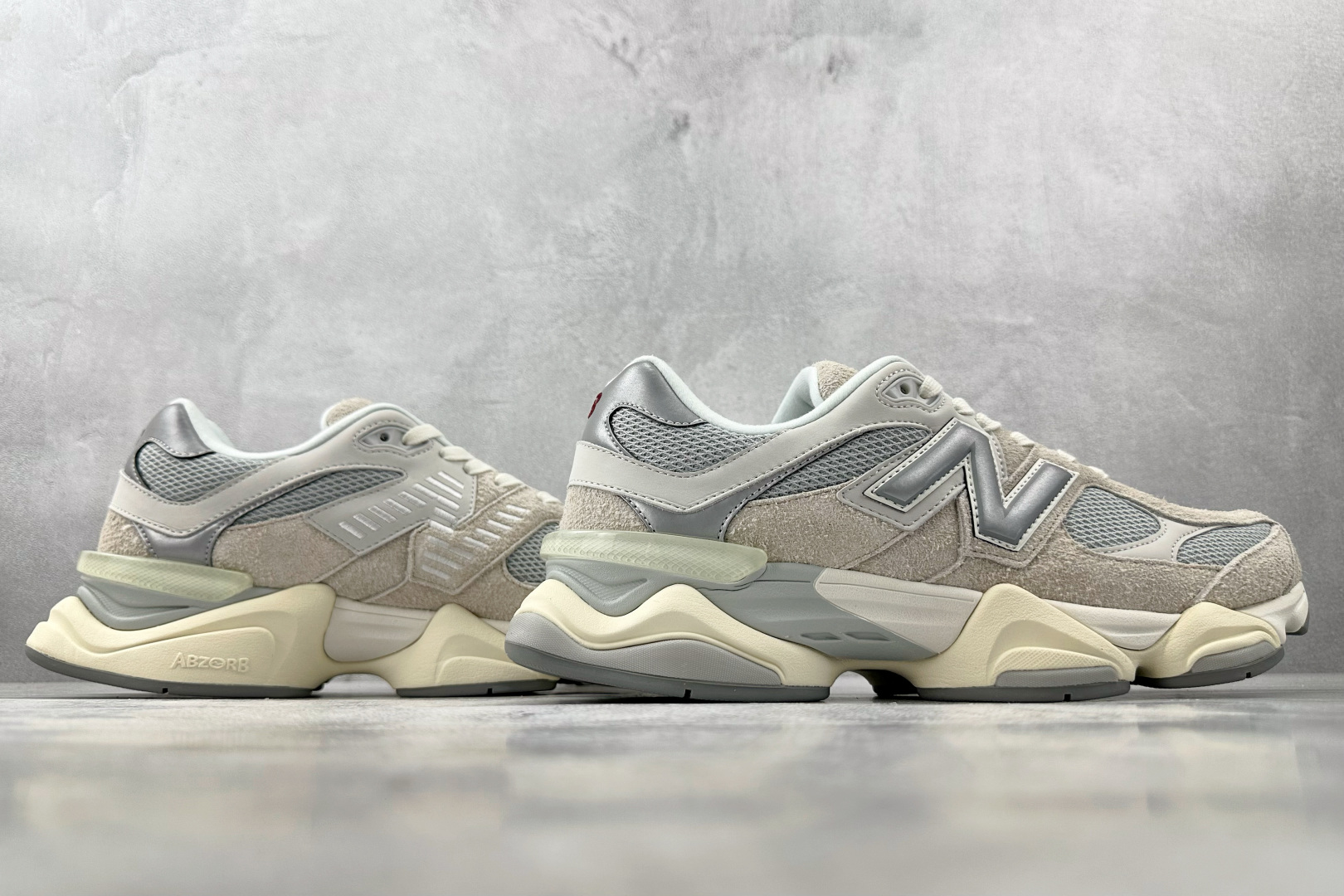 AY  
New Balance NB 9060 灰色

货号：U9060LNY
尺码：36 36.5 