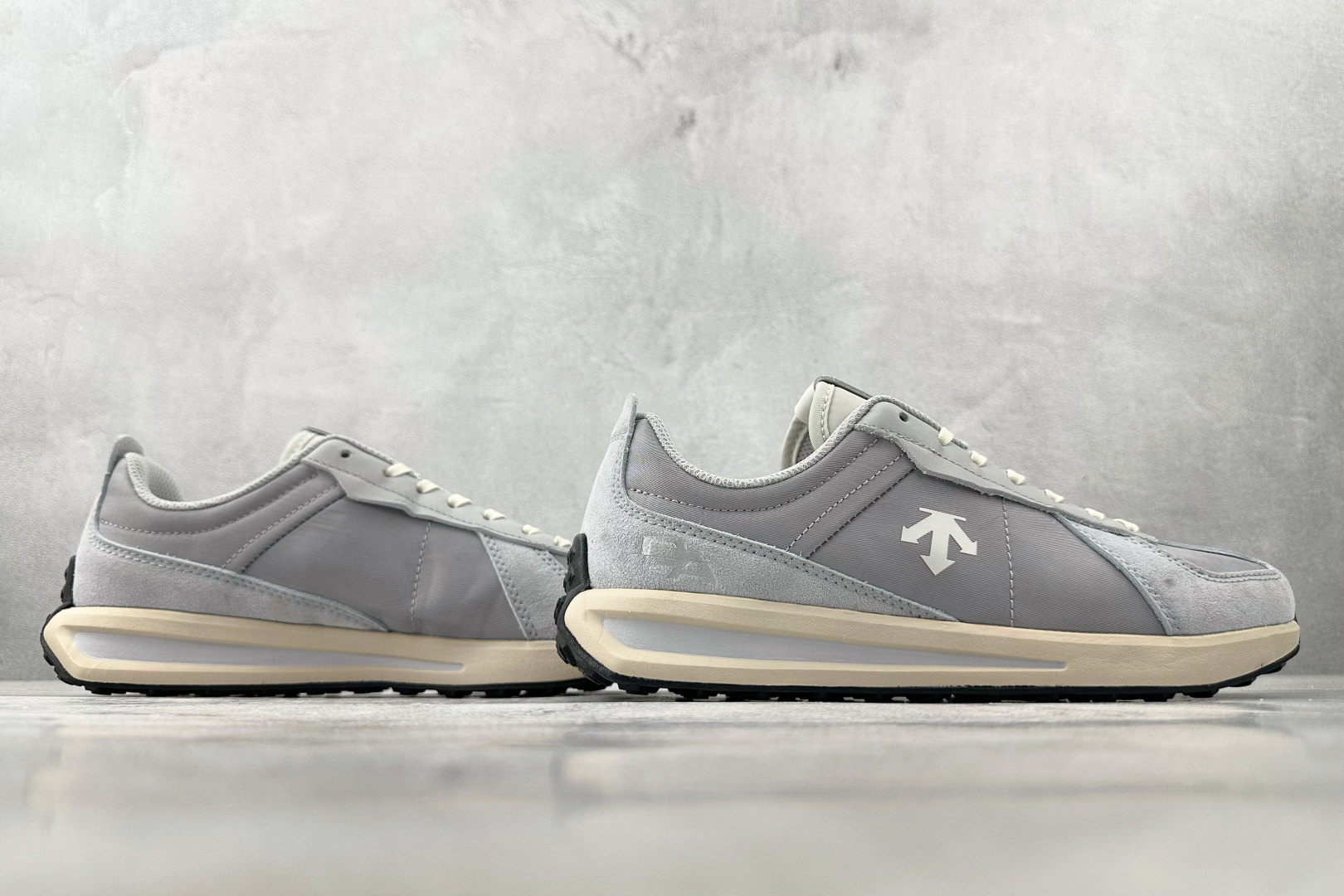 东南亚订单 迪桑特DESCENTE ChrTRAINER 蓝灰 D5232LSN15-GY