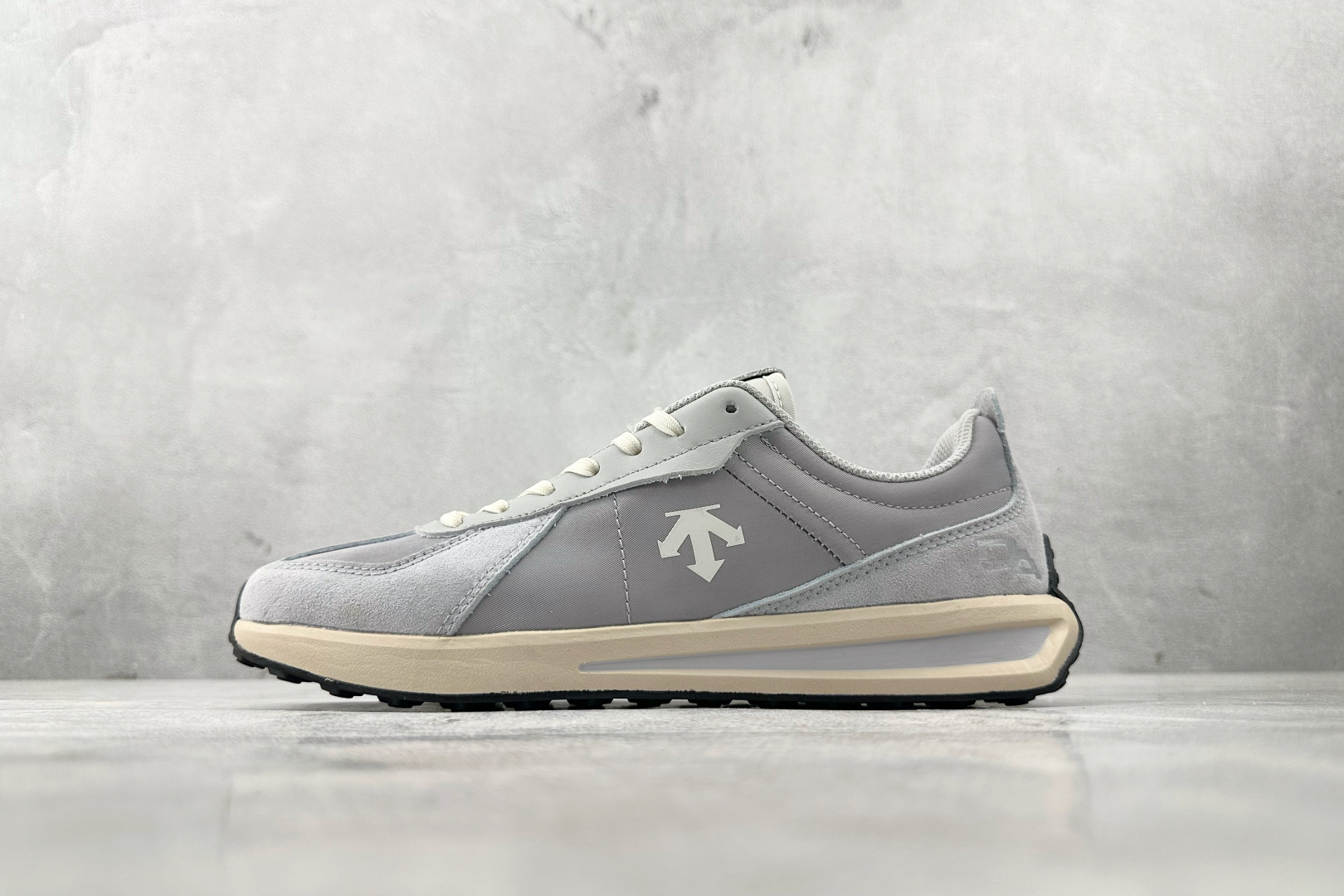 东南亚订单 迪桑特DESCENTE ChrTRAINER 蓝灰 D5232LSN15-GY