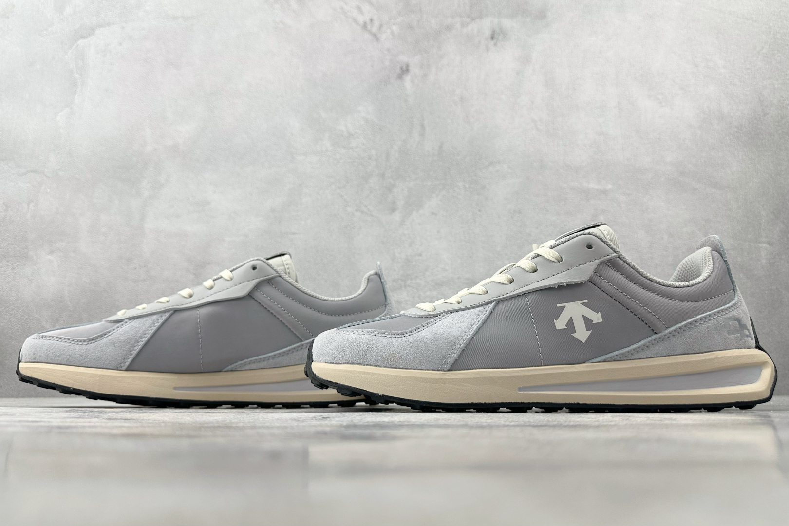 东南亚订单 迪桑特DESCENTE ChrTRAINER 蓝灰 D5232LSN15-GY