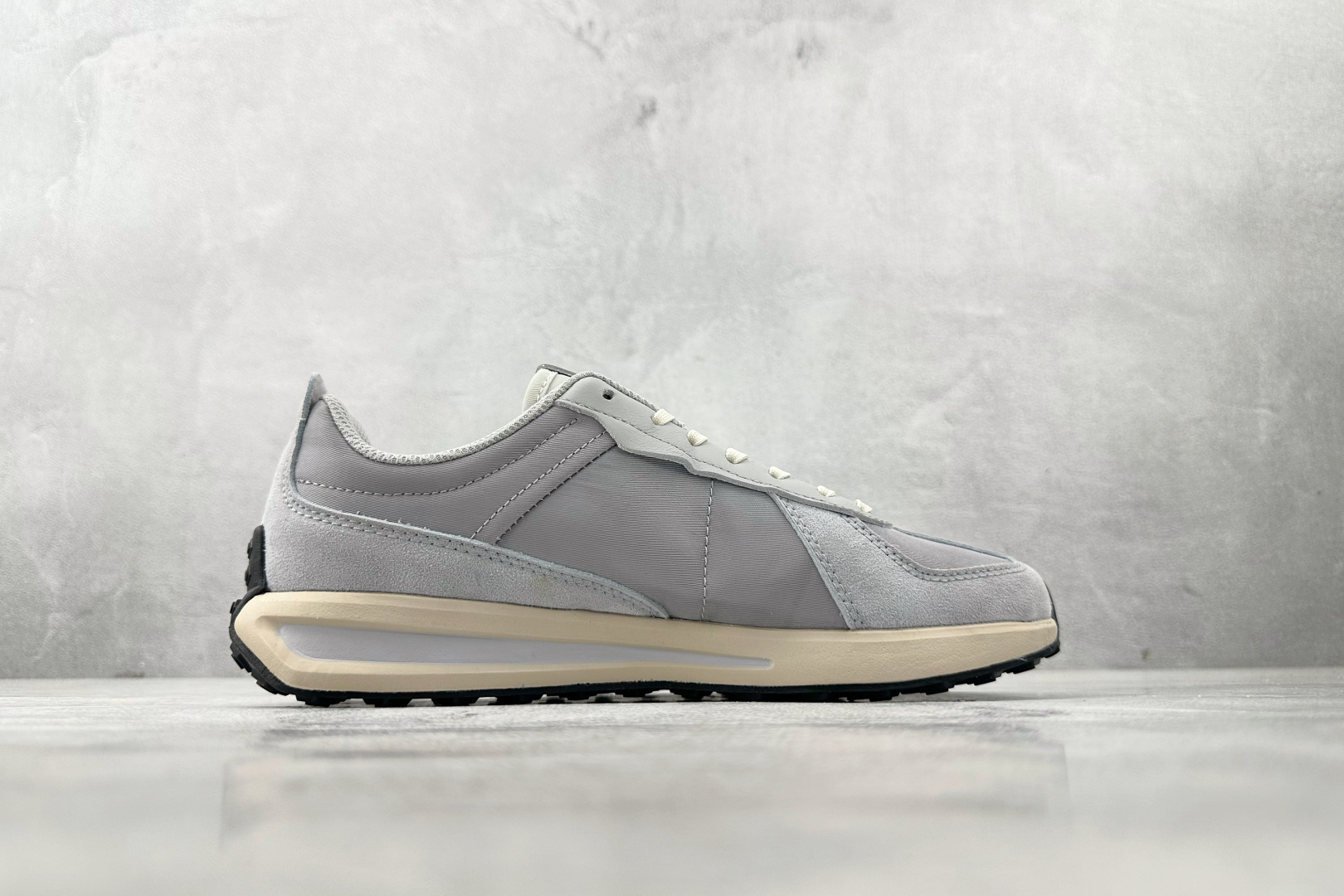 东南亚订单 迪桑特DESCENTE ChrTRAINER 蓝灰 D5232LSN15-GY
