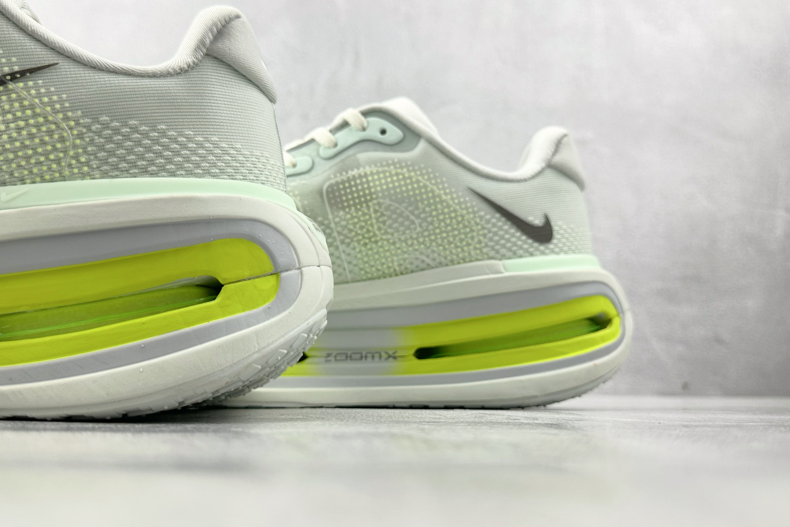 Nike Vomero Vomero Premium 白绿 HQ2050-371