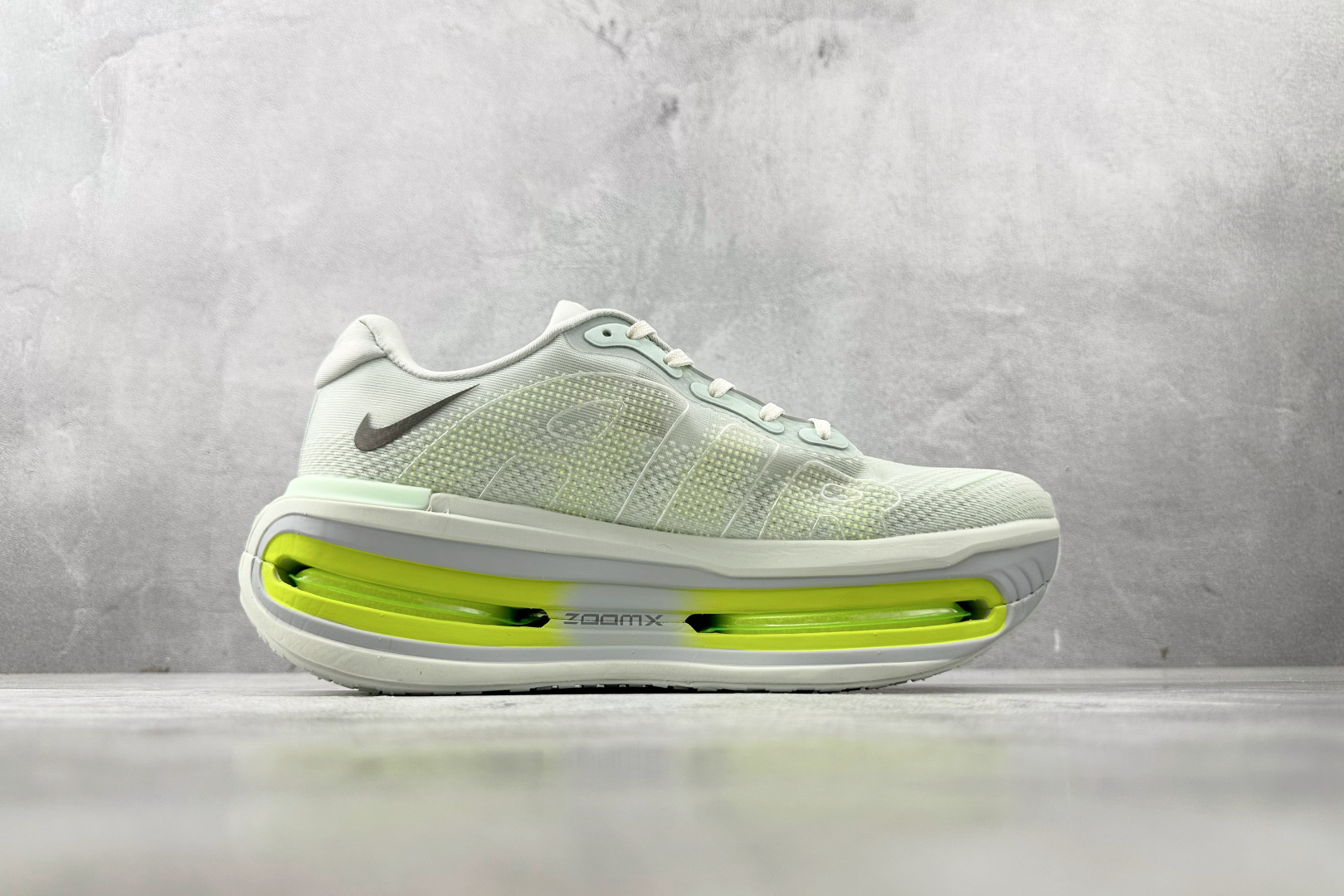Nike Vomero Vomero Premium 白绿 HQ2050-371
