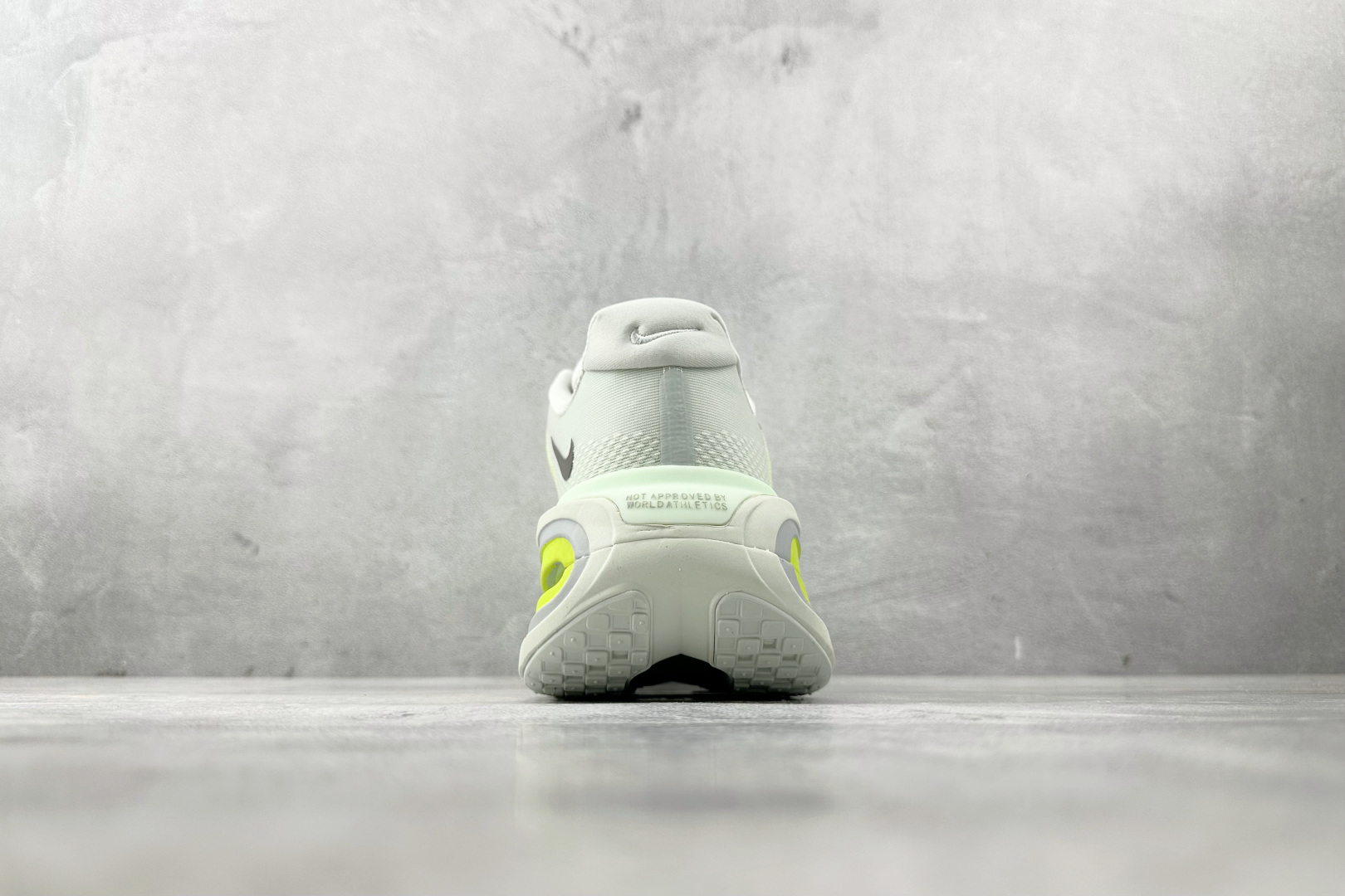 Nike Vomero Vomero Premium 白绿 HQ2050-371