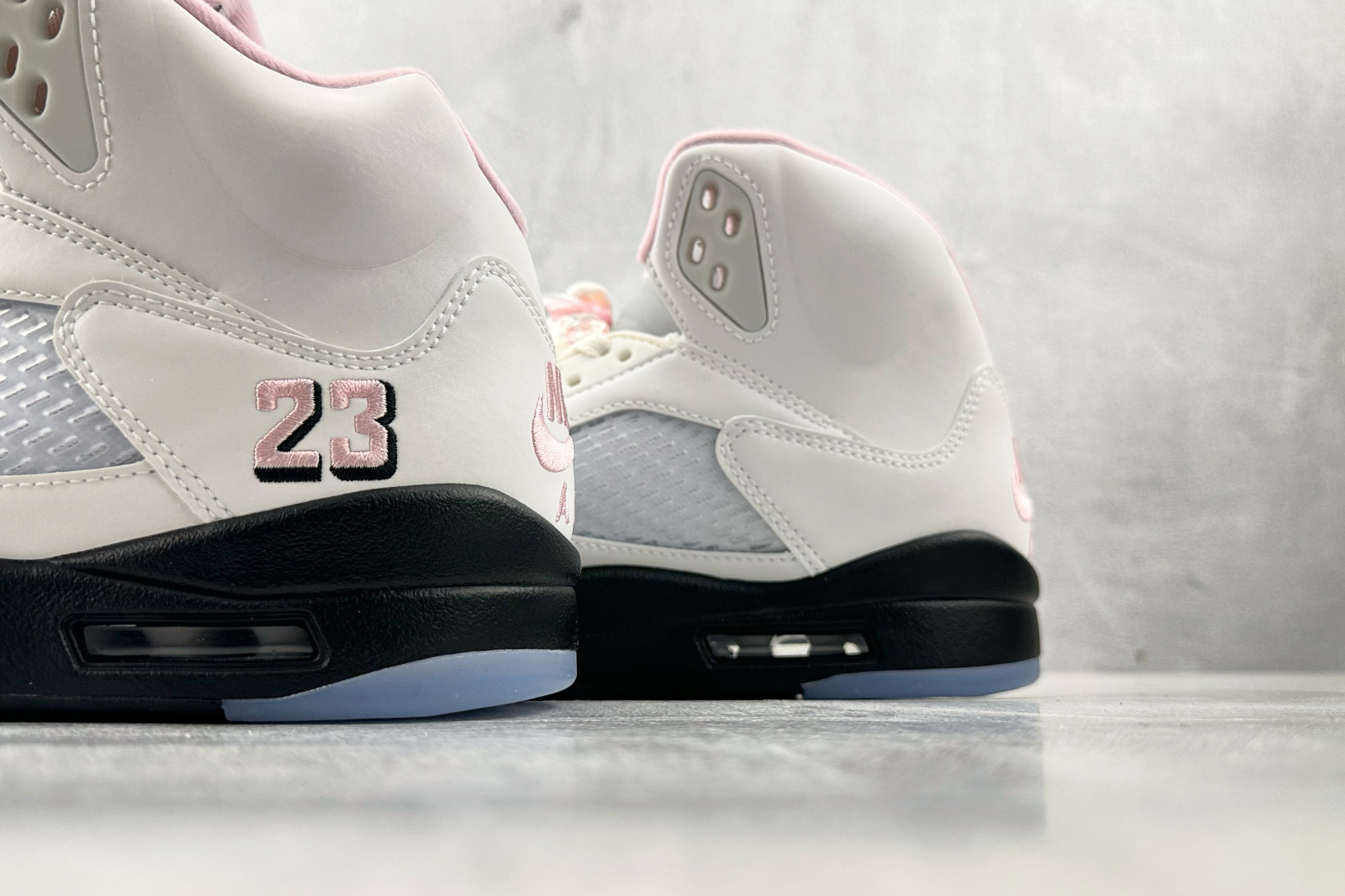 顶级纯原 Jordan Air Jordan 5 Retro 白黑粉 I03372-700