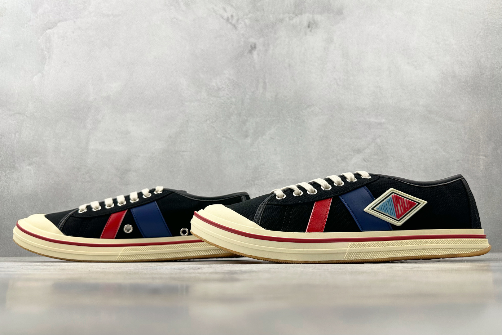 Bottega Veneta葆蝶家 Eliot 黑色 838371V5JG11000