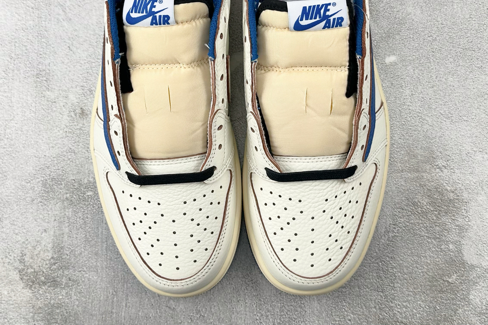 400 Travis Scott x Jordan Air Jordan 1 Low 蓝色 DM7866-104