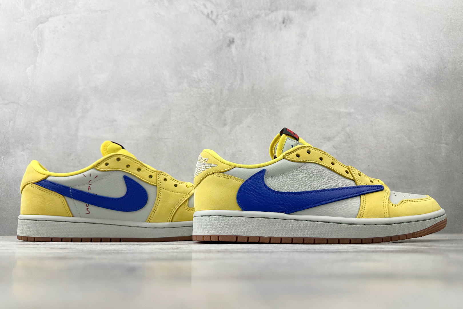 360 Travis Scott x Jordan Air Jordan 1 倒钩7.0皮革 LowCanary Yellow 联名款 金丝雀黄蓝色 DZ4137-700