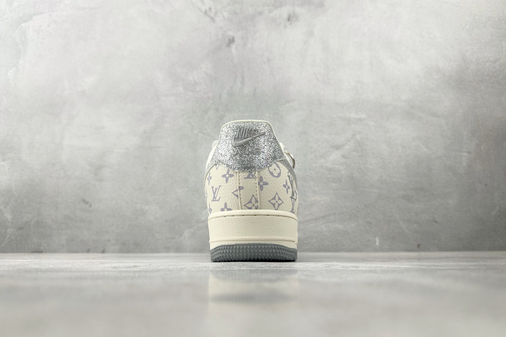 260 Nike Air Force 1'07 LV 联名 米白灰 DF0188-078