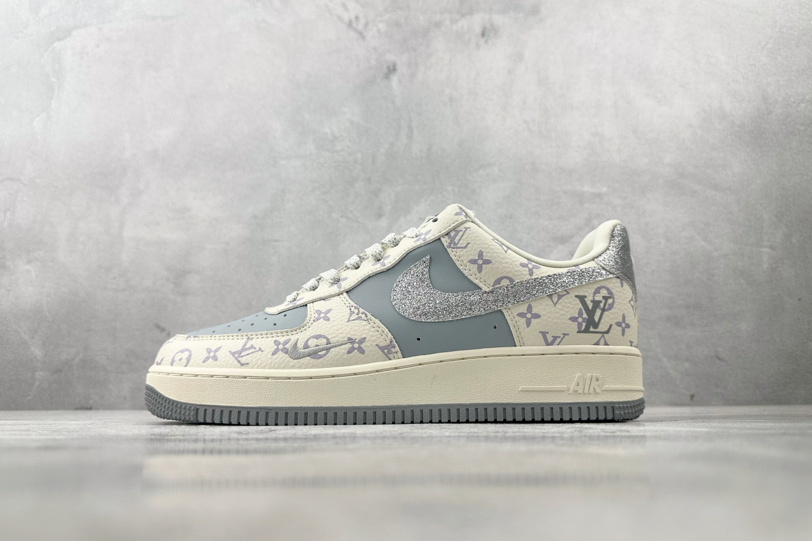 260 Nike Air Force 1'07 LV 联名 米白灰 DF0188-078