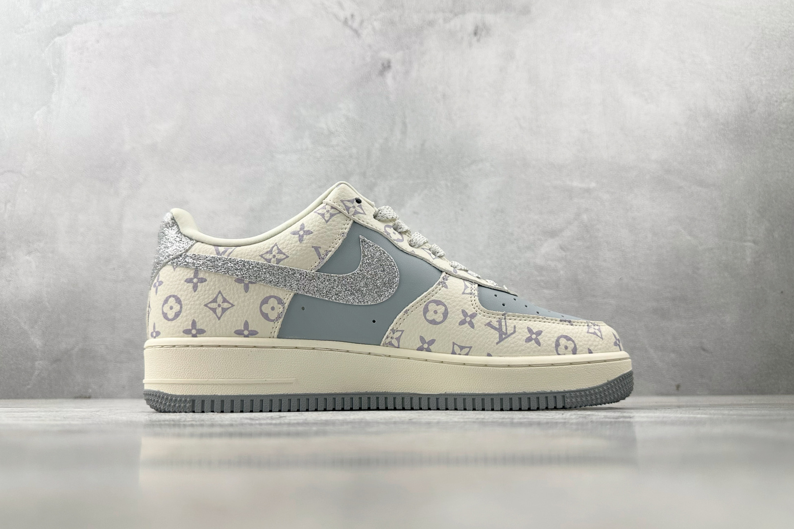 260 Nike Air Force 1'07 LV 联名 米白灰 DF0188-078