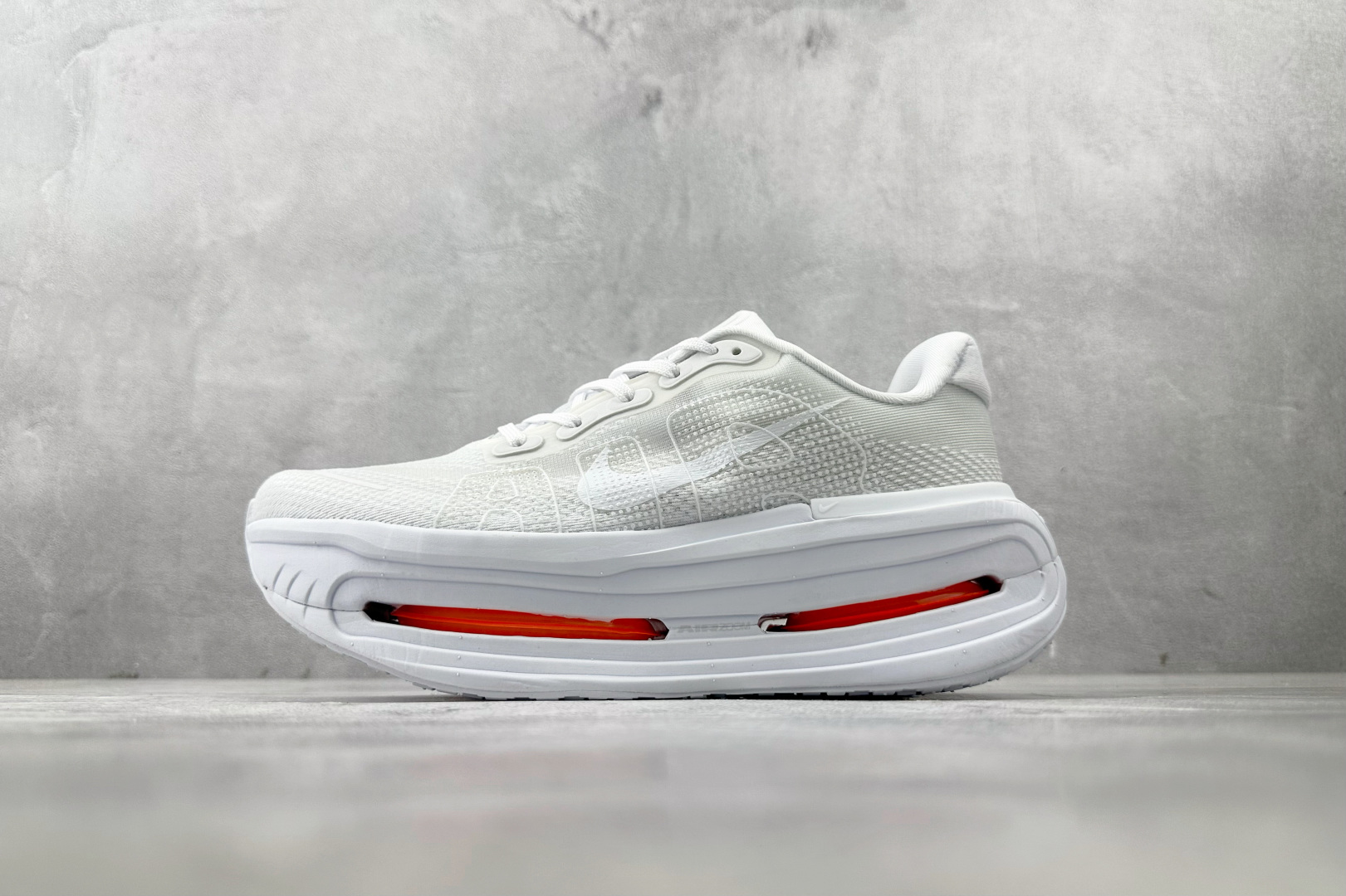 220 Nike Vomero Vomero Premium 白红  HQ2050-533