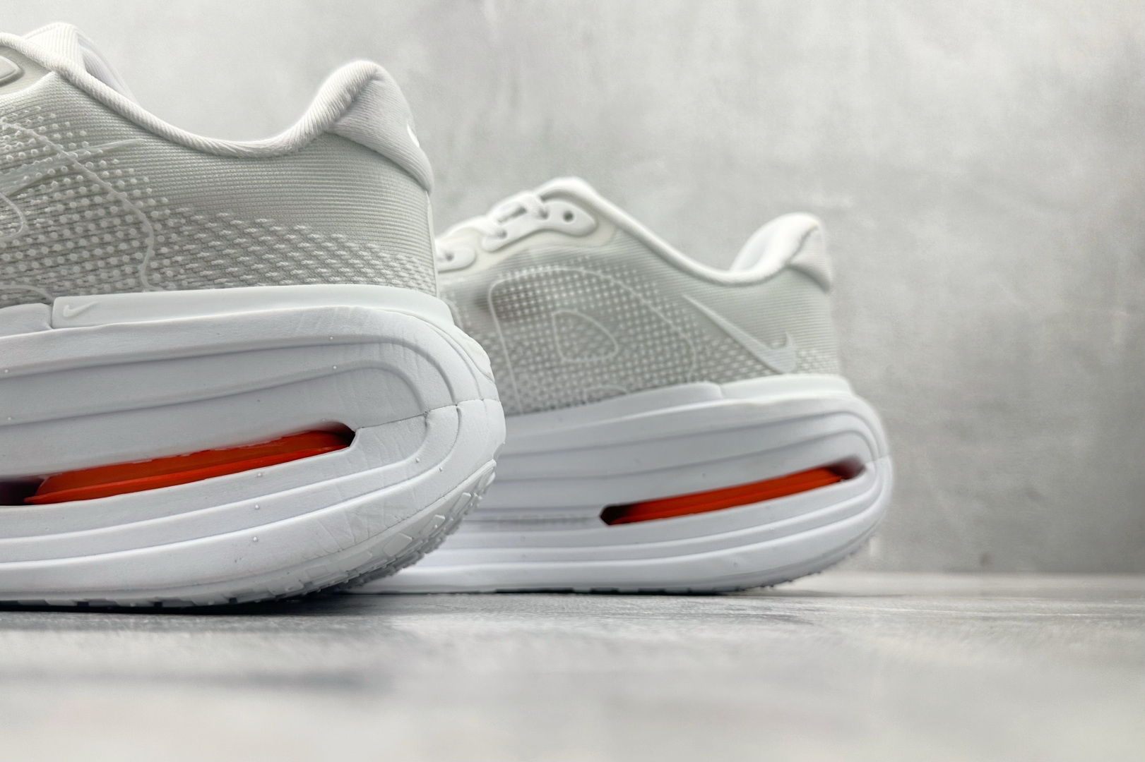 220 Nike Vomero Vomero Premium 白红  HQ2050-533