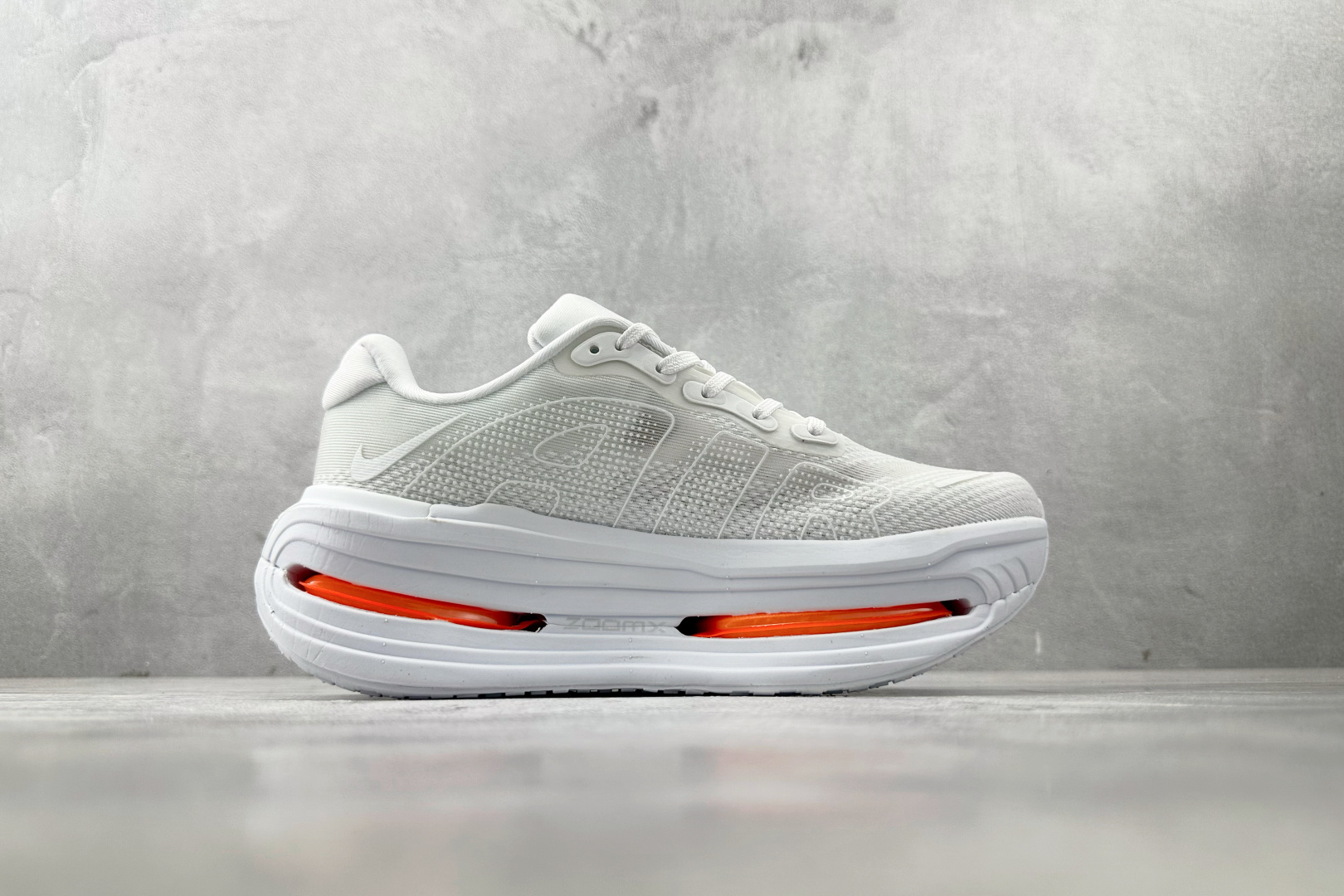 220 Nike Vomero Vomero Premium 白红  HQ2050-533