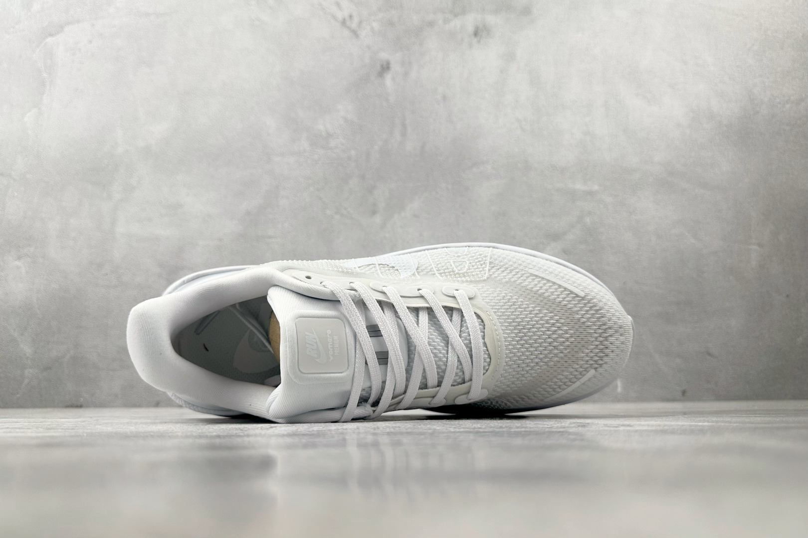 220 Nike Vomero Vomero Premium 白红  HQ2050-533