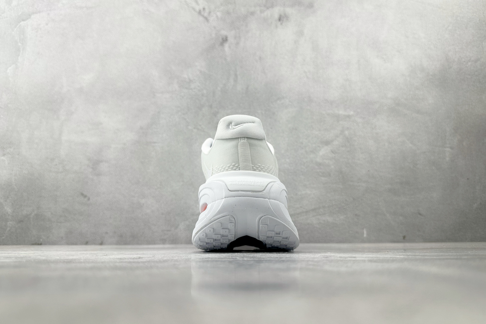 220 Nike Vomero Vomero Premium 白红  HQ2050-533