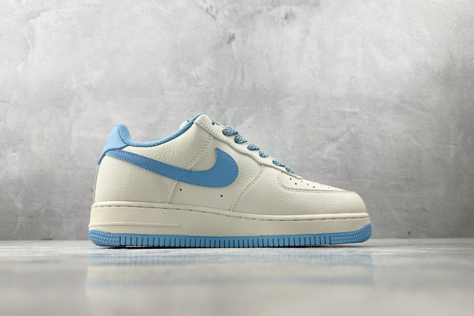 260 Nike Air Force 1'07 NIKE 联名 米白蓝 CS5288-03