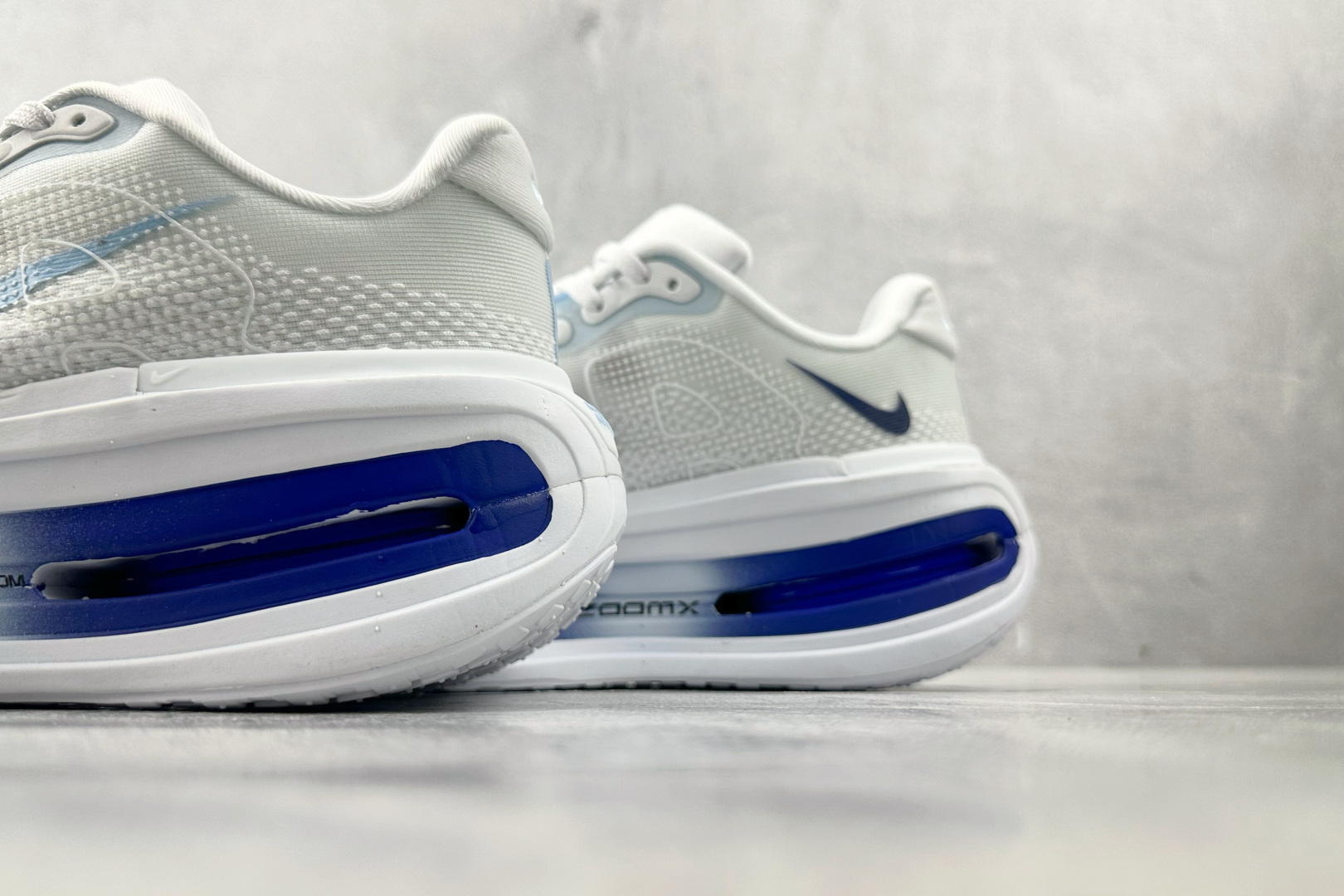220 Nike Vomero Vomero Premium 白蓝  HQ2050-566