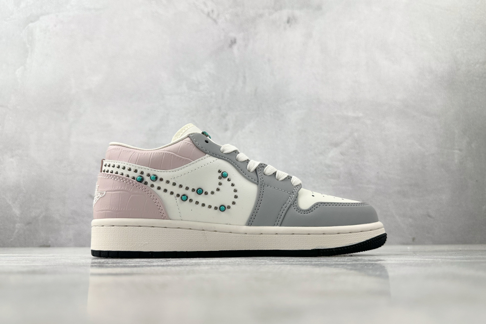 180 Jordan Air Jordan 1 Low 黑白 IH7319-001