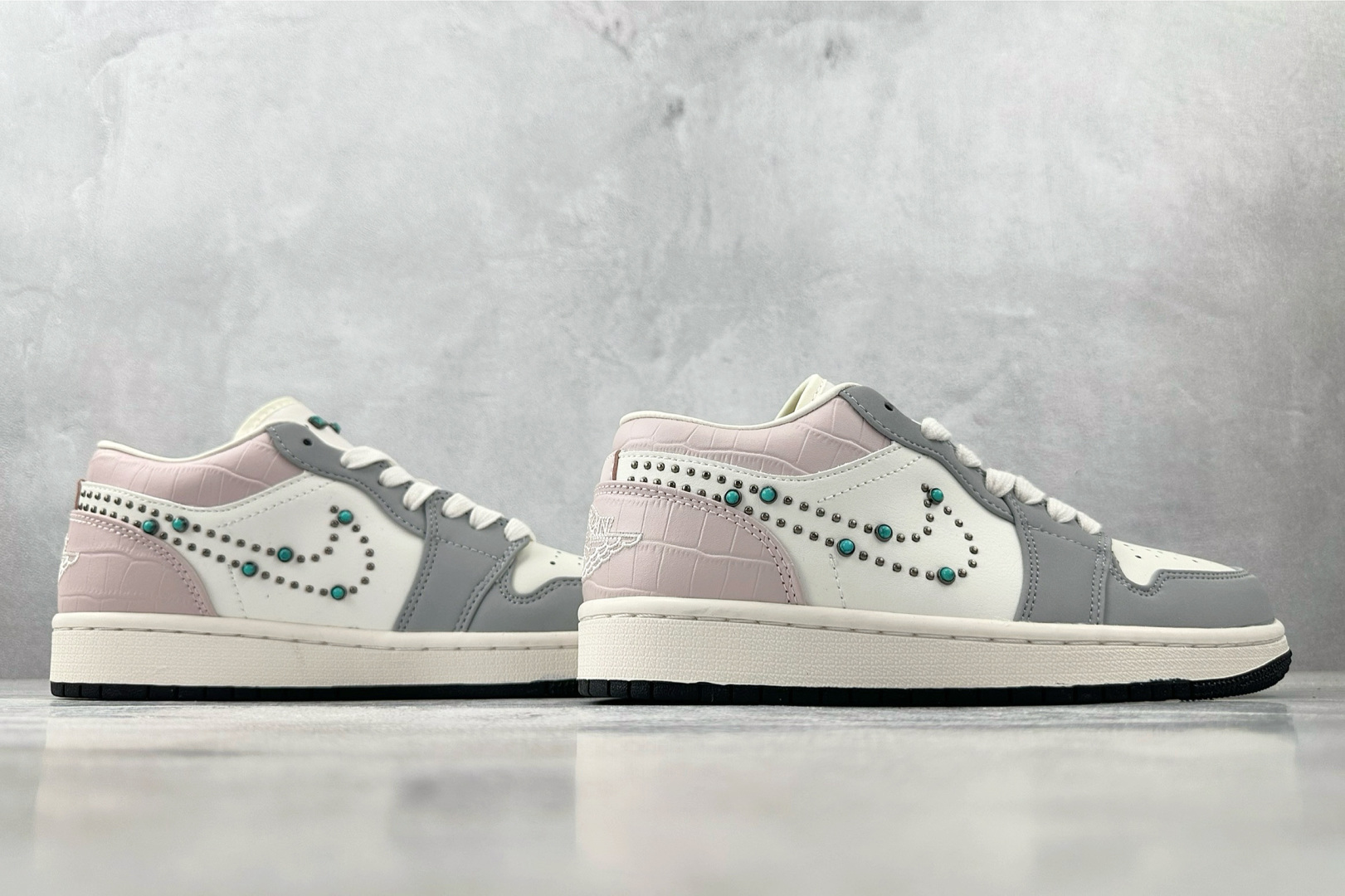 180 Jordan Air Jordan 1 Low 黑白 IH7319-001
