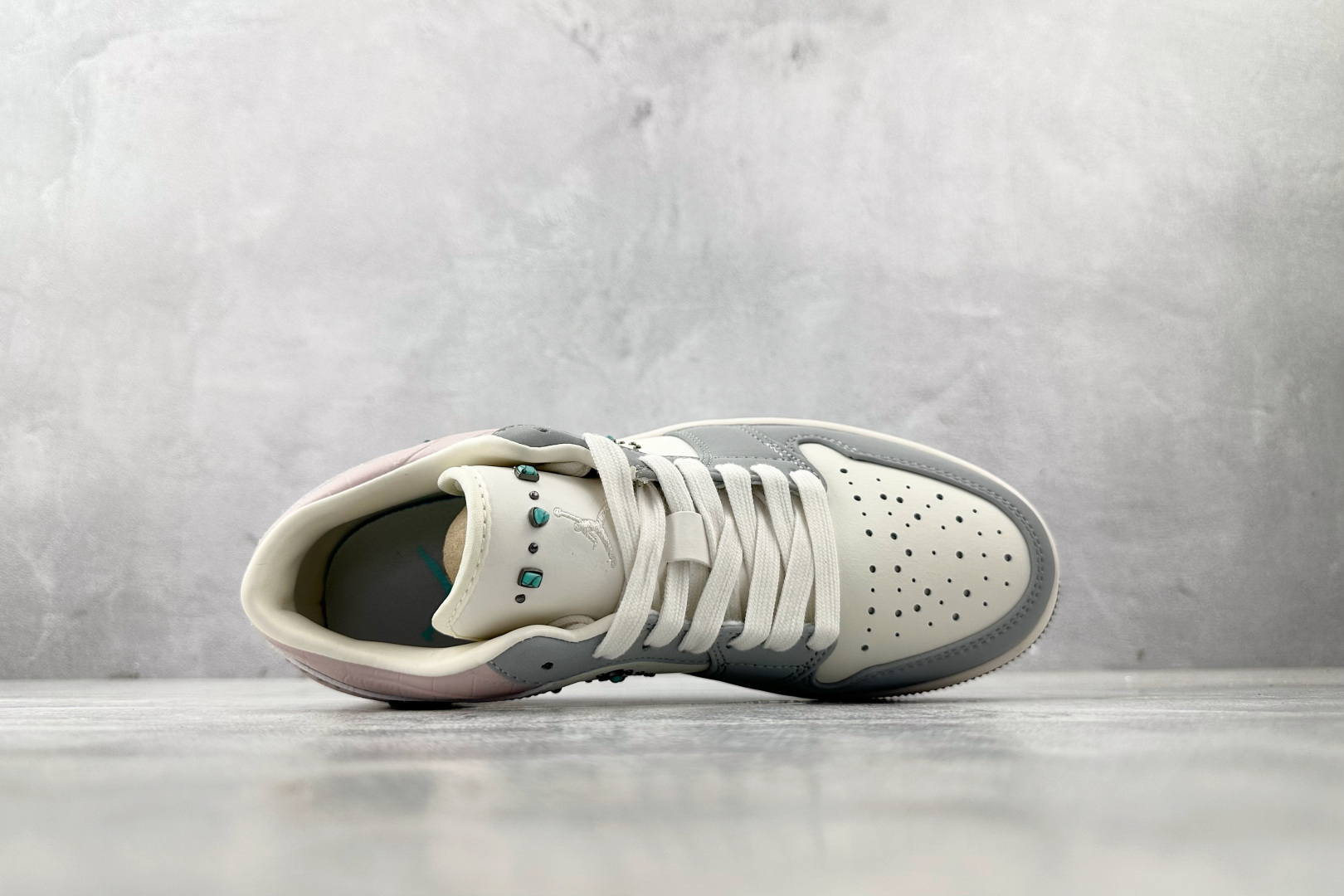 180 Jordan Air Jordan 1 Low 黑白 IH7319-001