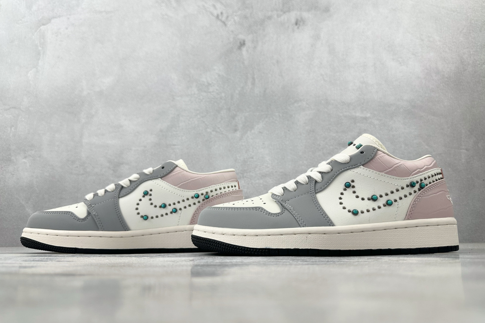 180 Jordan Air Jordan 1 Low 黑白 IH7319-001