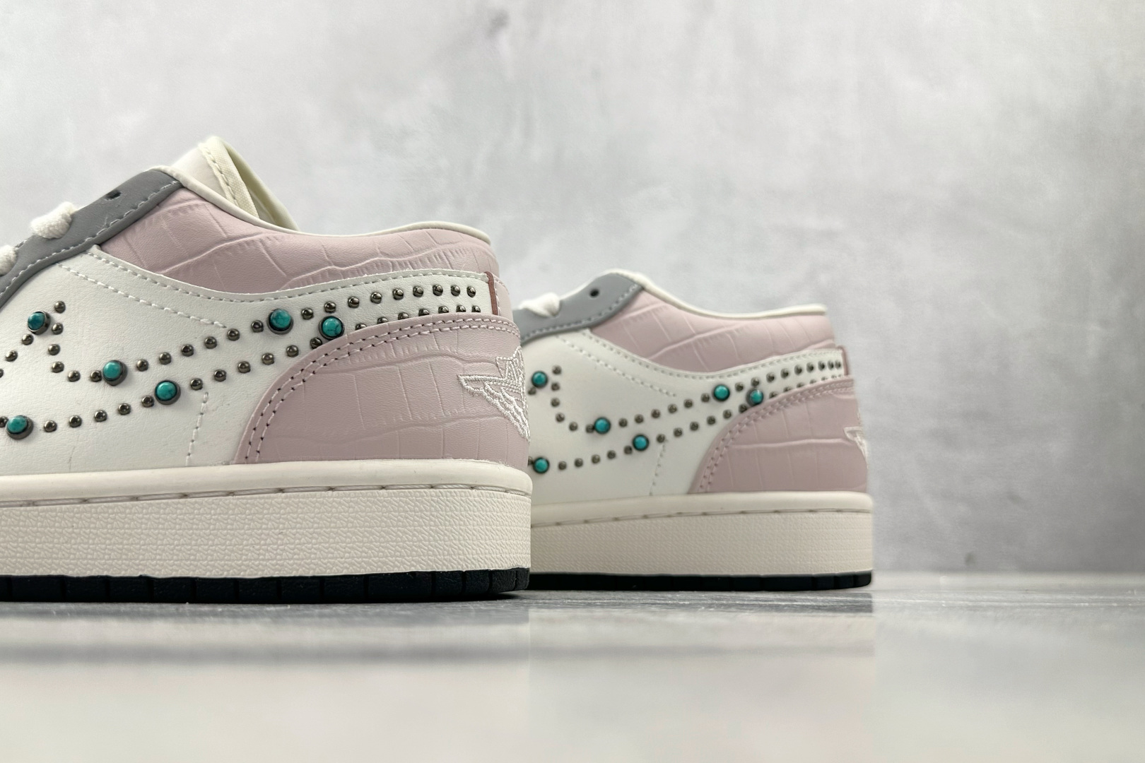 180 Jordan Air Jordan 1 Low 黑白 IH7319-001