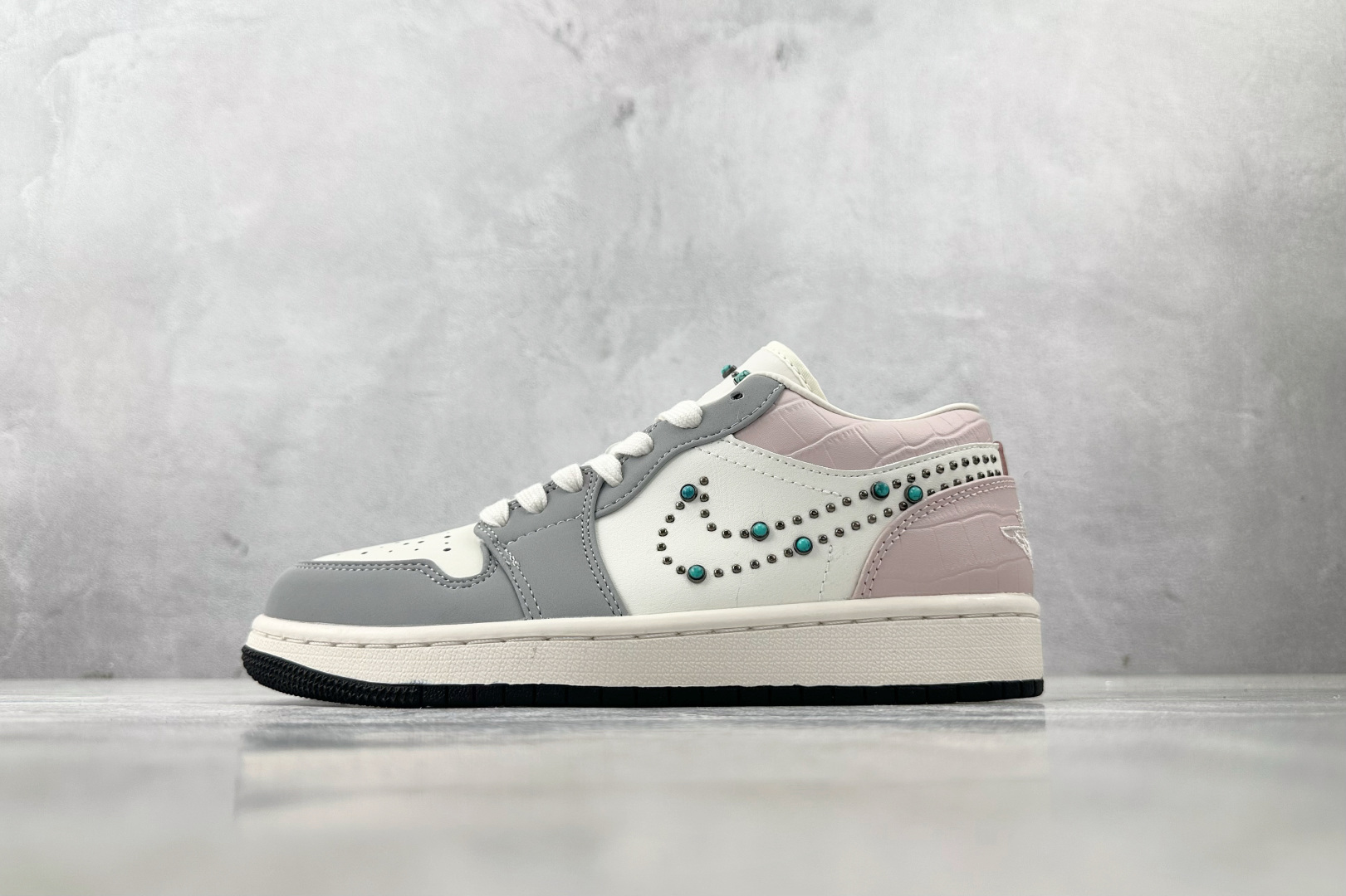 180 Jordan Air Jordan 1 Low 黑白 IH7319-001