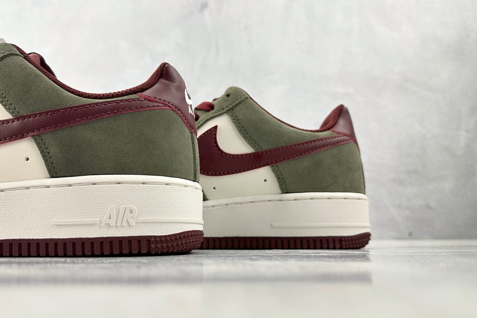 200 Nike Air Force 1 棕白色 FQ8714-302
