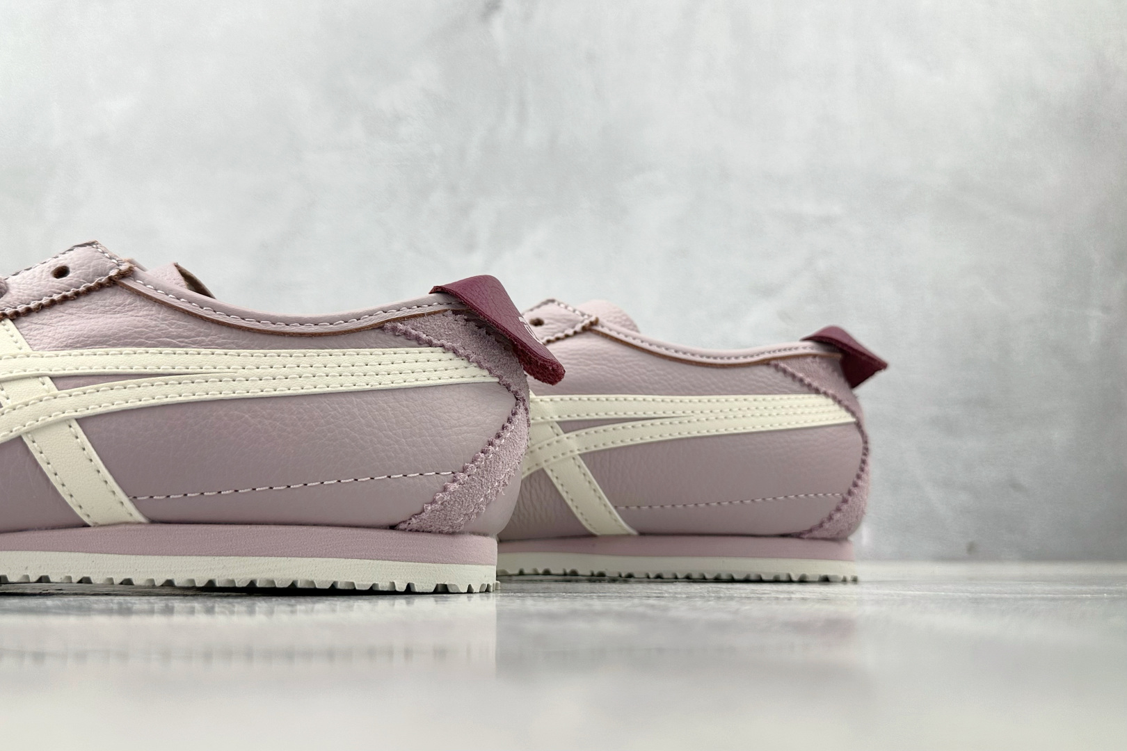 OT 头层 
Onitsuka Tiger鬼塚虎 MEXICO 66 浅紫色

货号：1183B771-