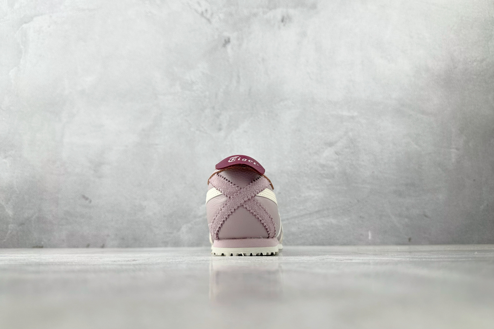 OT 头层 
Onitsuka Tiger鬼塚虎 MEXICO 66 浅紫色

货号：1183B771-