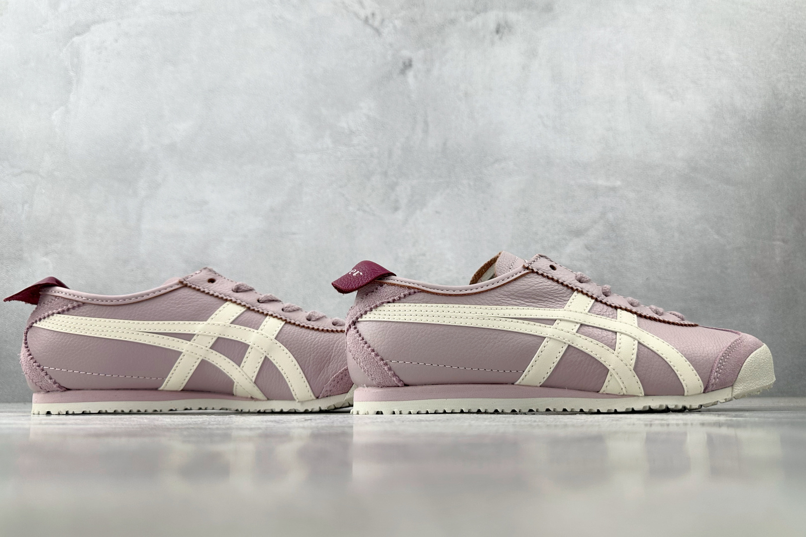 OT 头层 
Onitsuka Tiger鬼塚虎 MEXICO 66 浅紫色

货号：1183B771-
