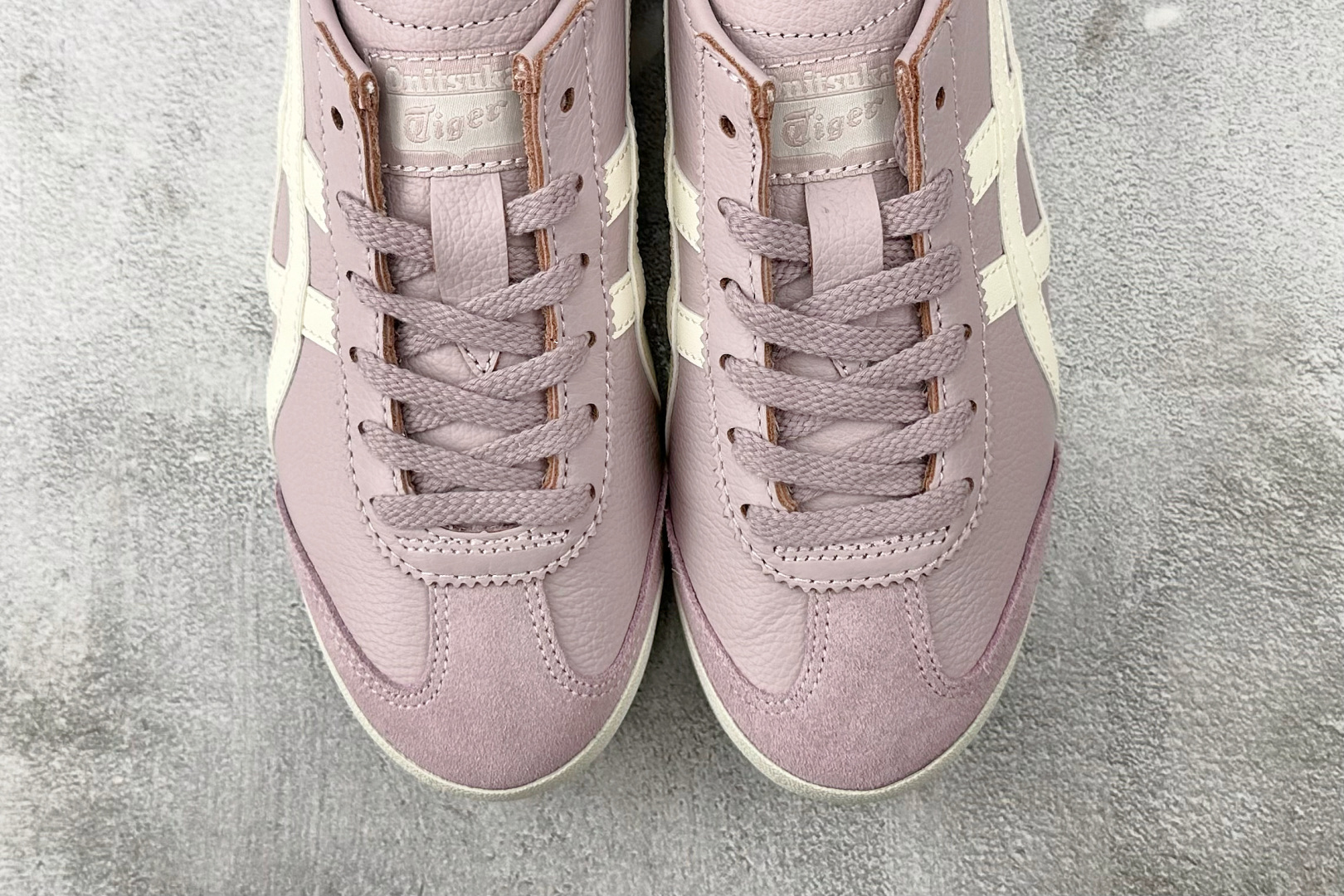 OT 头层 
Onitsuka Tiger鬼塚虎 MEXICO 66 浅紫色

货号：1183B771-
