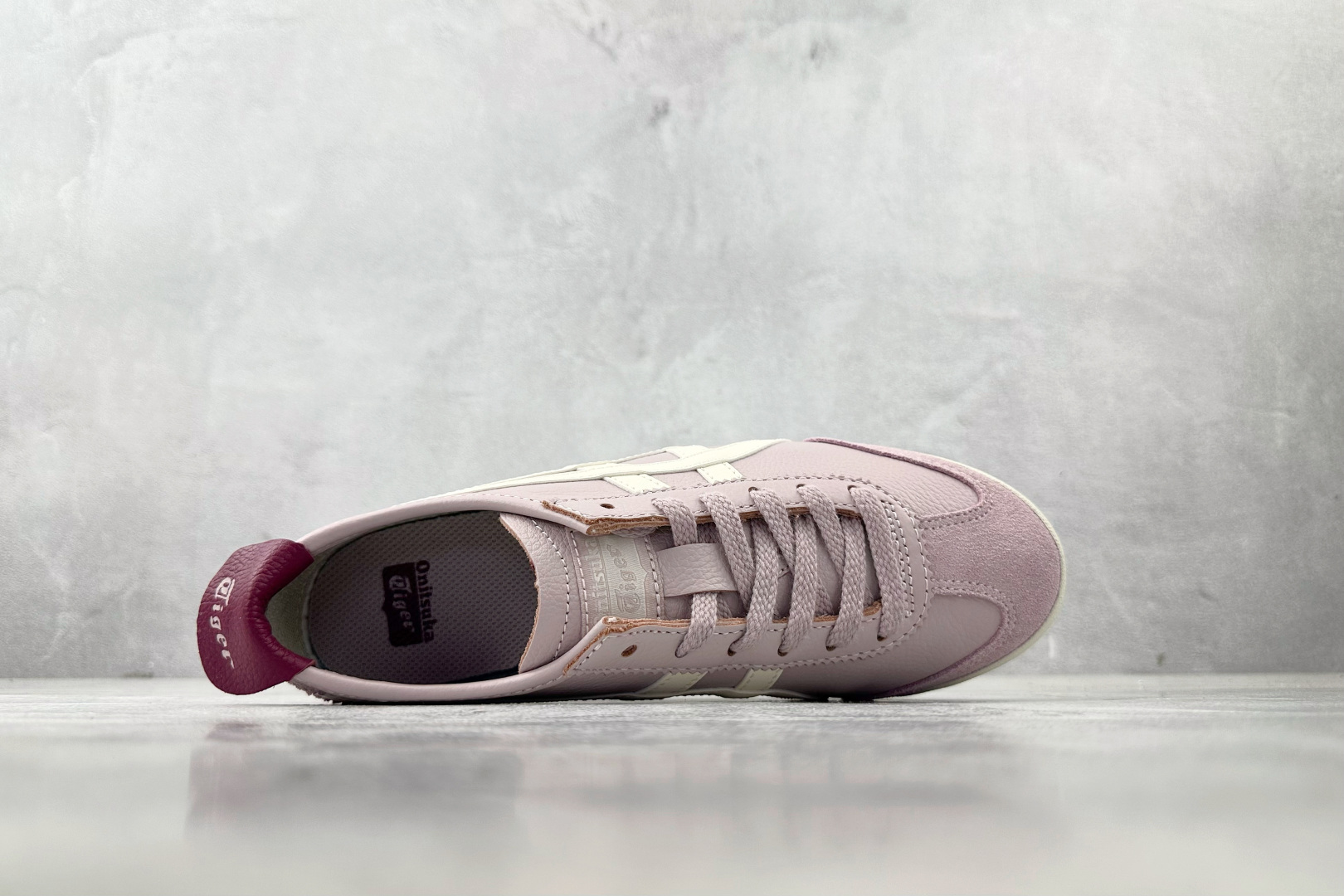 OT 头层 
Onitsuka Tiger鬼塚虎 MEXICO 66 浅紫色

货号：1183B771-