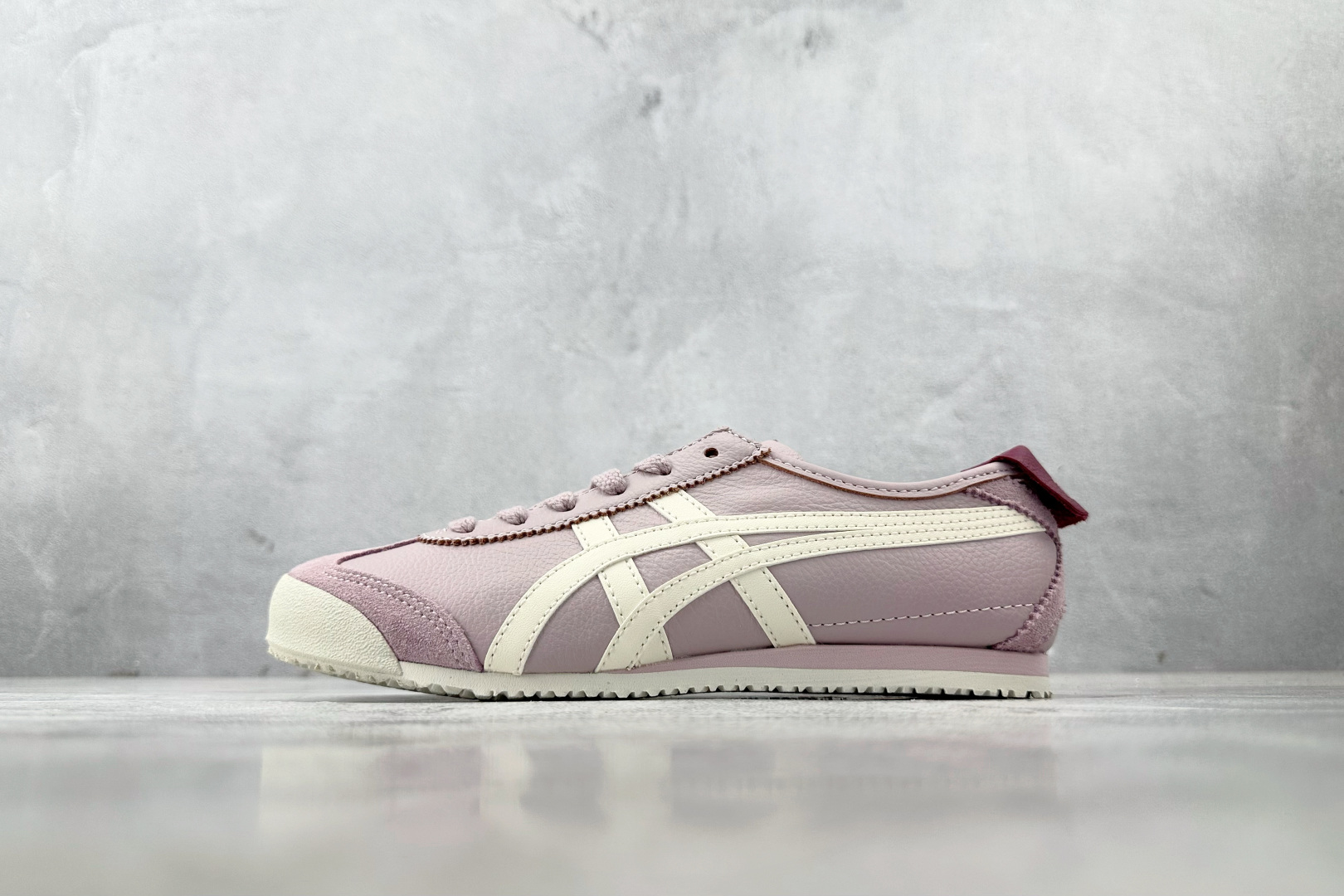 OT 头层 
Onitsuka Tiger鬼塚虎 MEXICO 66 浅紫色

货号：1183B771-