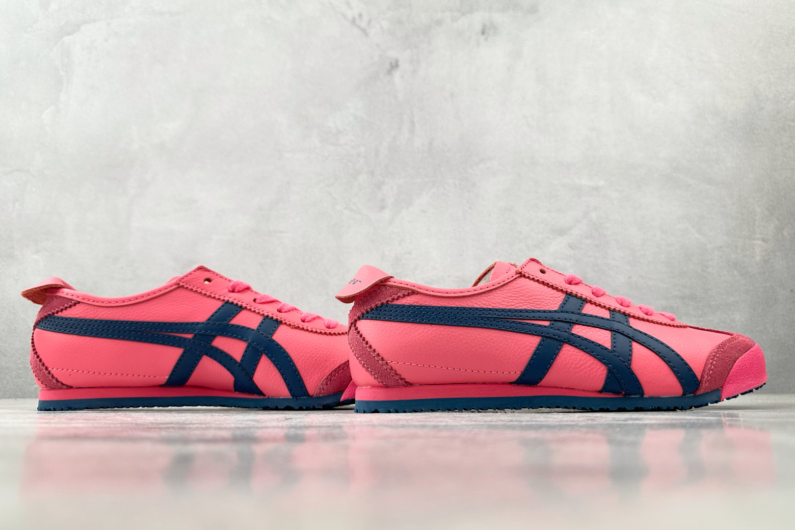 OT 头层 
Onitsuka Tiger鬼塚虎 MEXICO 66 玫红色

货号：1183B771-