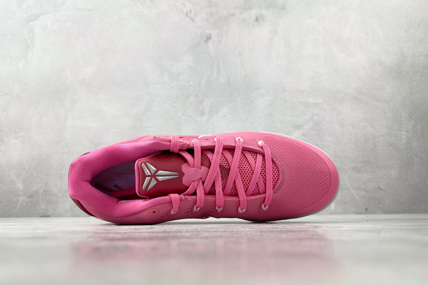 S2 本地💰470
纯原生产线  Nike Kobe 9 Low EM Think Pink PE 粉色

货号：HQ4995-600
尺码：40.5 41 42 42.5 43 44 44.5 45 46 46.5 47.5 48 48.5
编码：50