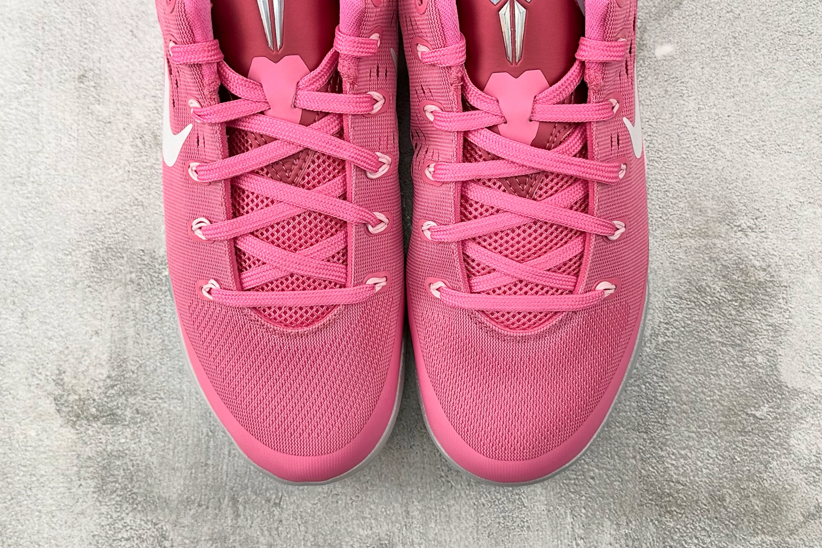 S2 本地💰470
纯原生产线  Nike Kobe 9 Low EM Think Pink PE 粉色

货号：HQ4995-600
尺码：40.5 41 42 42.5 43 44 44.5 45 46 46.5 47.5 48 48.5
编码：50