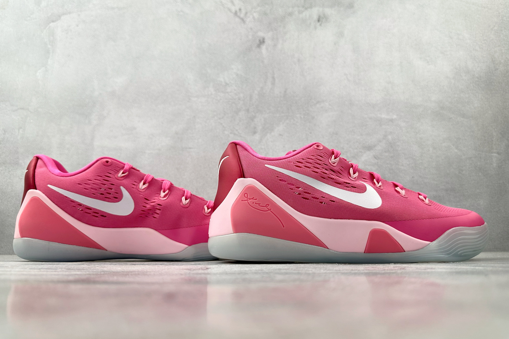S2 本地💰470
纯原生产线  Nike Kobe 9 Low EM Think Pink PE 粉色

货号：HQ4995-600
尺码：40.5 41 42 42.5 43 44 44.5 45 46 46.5 47.5 48 48.5
编码：50