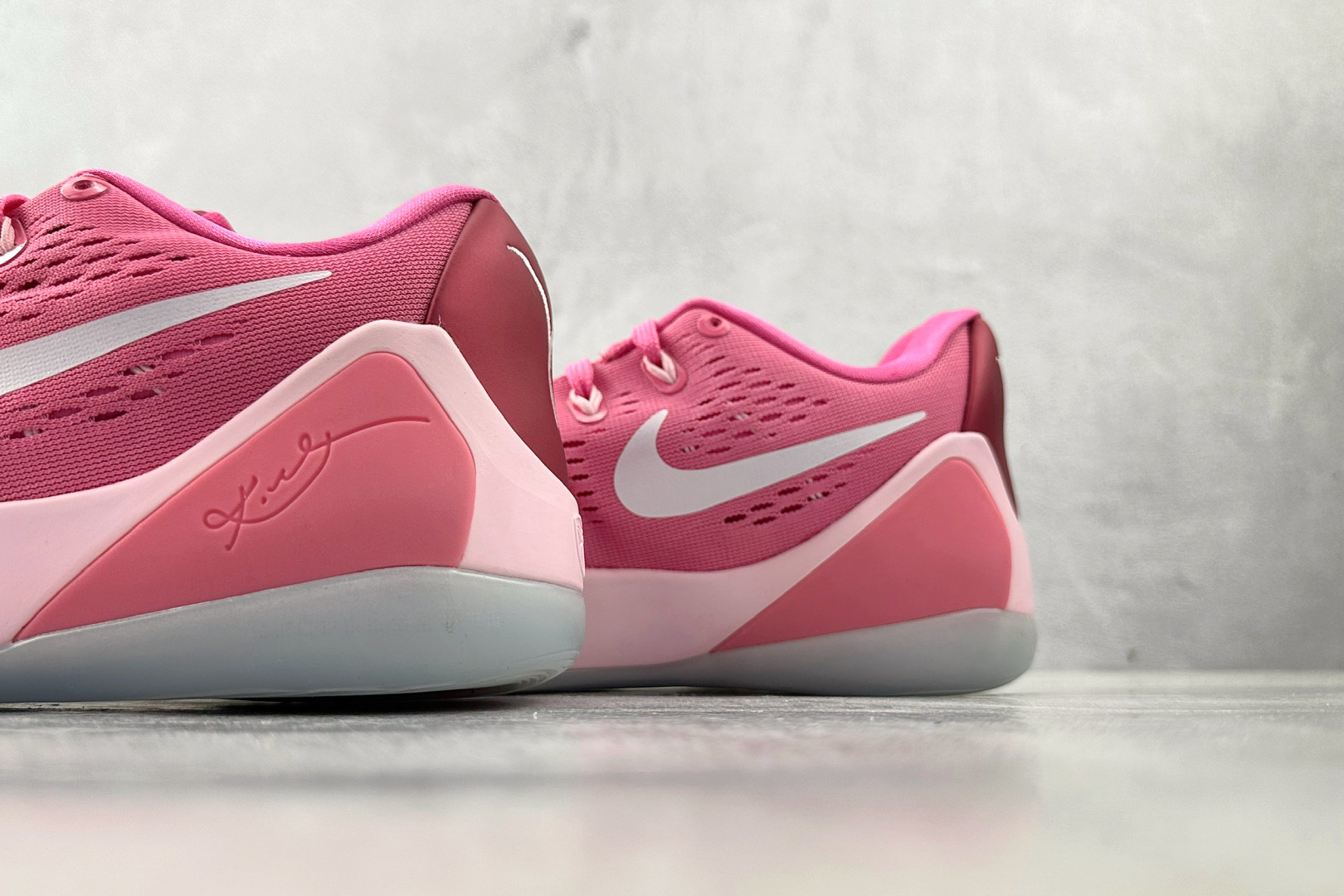 S2 本地💰470
纯原生产线  Nike Kobe 9 Low EM Think Pink PE 粉色

货号：HQ4995-600
尺码：40.5 41 42 42.5 43 44 44.5 45 46 46.5 47.5 48 48.5
编码：50