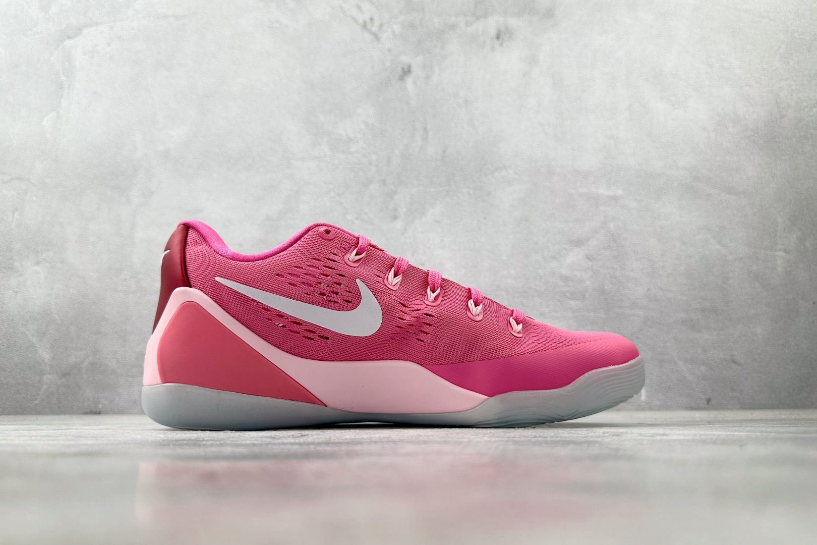 S2 本地💰470
纯原生产线  Nike Kobe 9 Low EM Think Pink PE 粉色

货号：HQ4995-600
尺码：40.5 41 42 42.5 43 44 44.5 45 46 46.5 47.5 48 48.5
编码：50