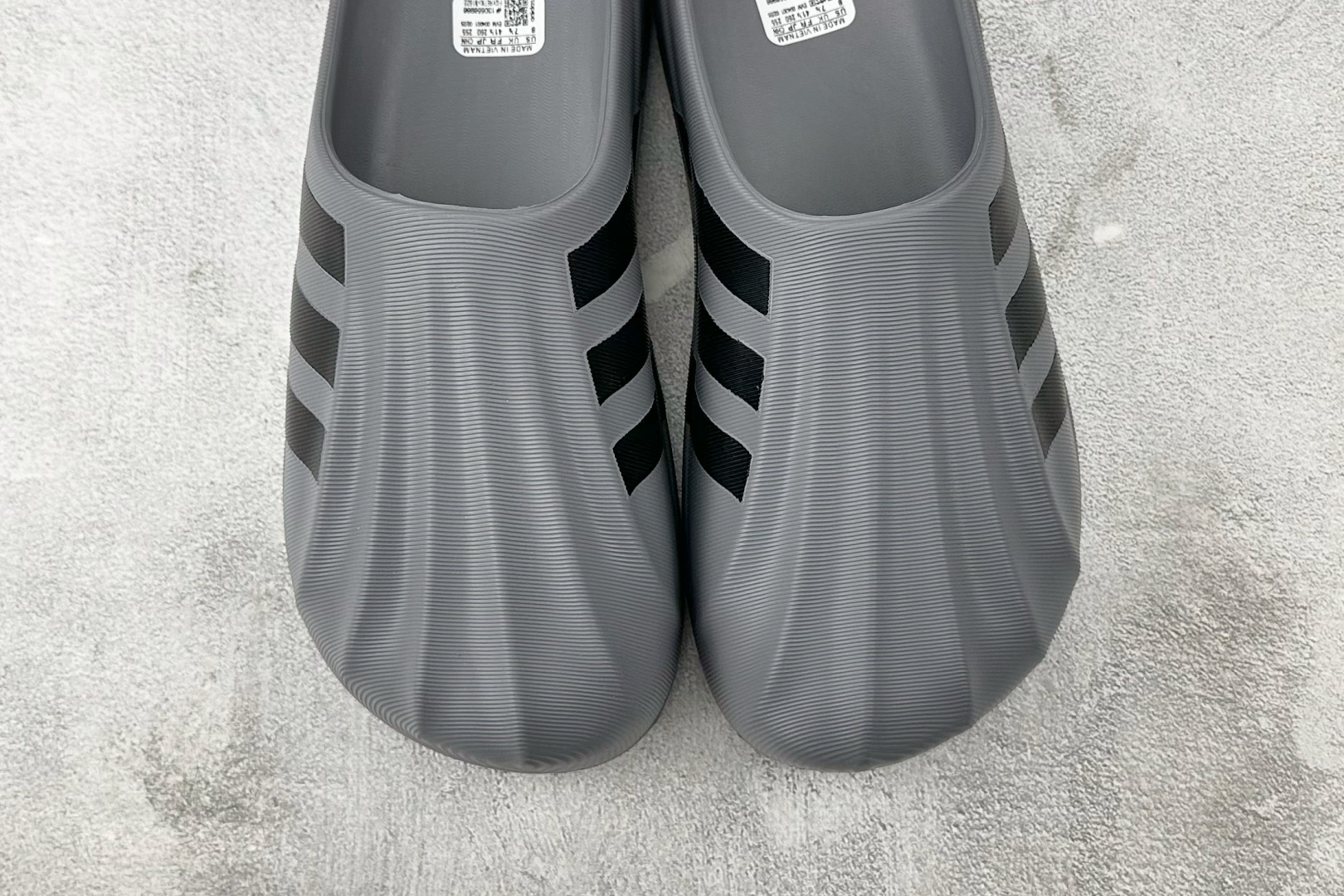 CD 本地💰120
adidas originals SUPERSTAR MULE 黑色

货号：JP5387
尺码：36 36.5 37.5 38 38.5 39 40 40.5 41 42 42.5 43 44 44.5 45 
编码：22
