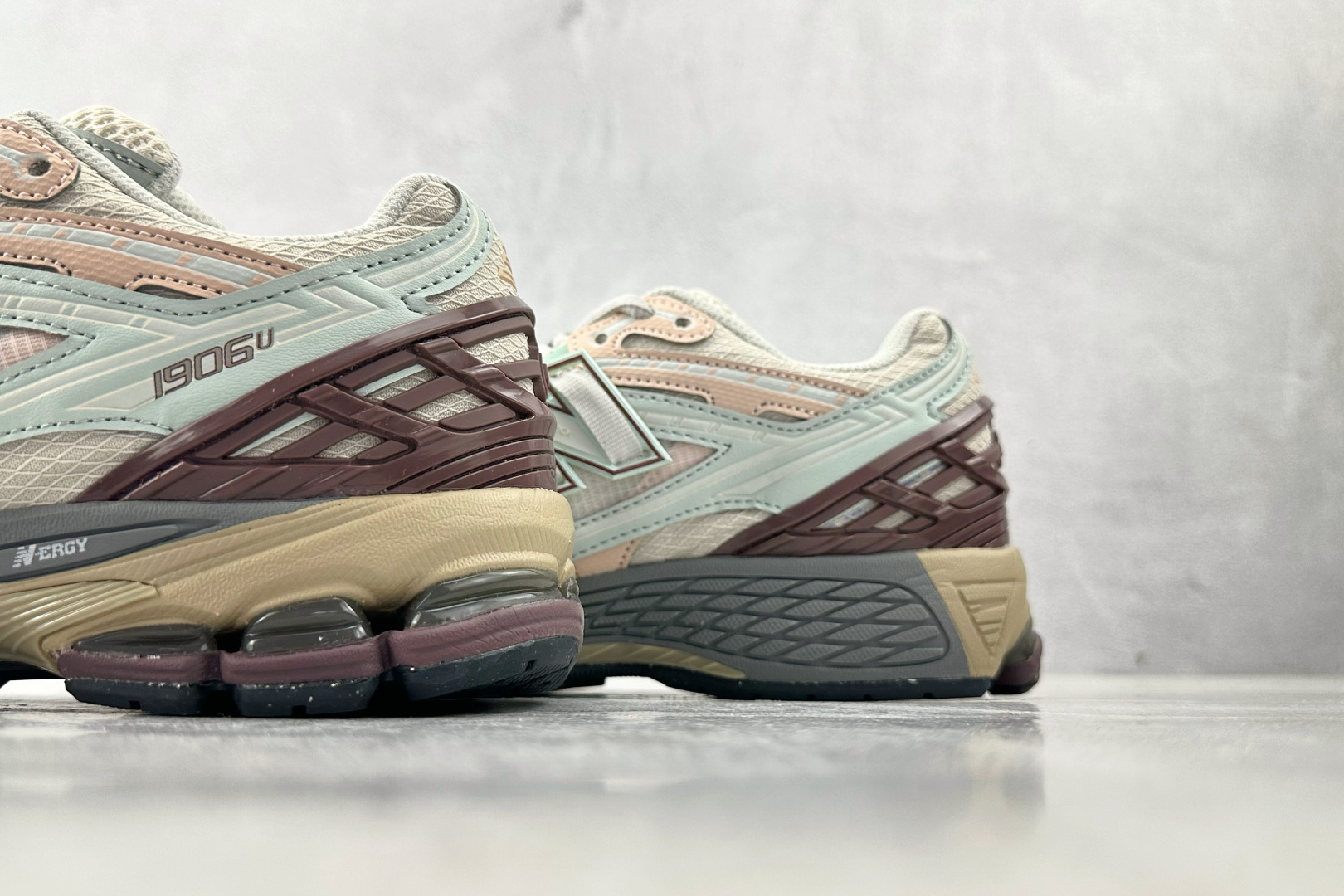 FC 本地💰200
纯原出品  New Balance NB 1906 米青

货号：M1906ND
尺码：36 36.5 37 38.5 39 40 40.5 41 42 42.5 43 44 44.5 45 46 46.5
编码：30